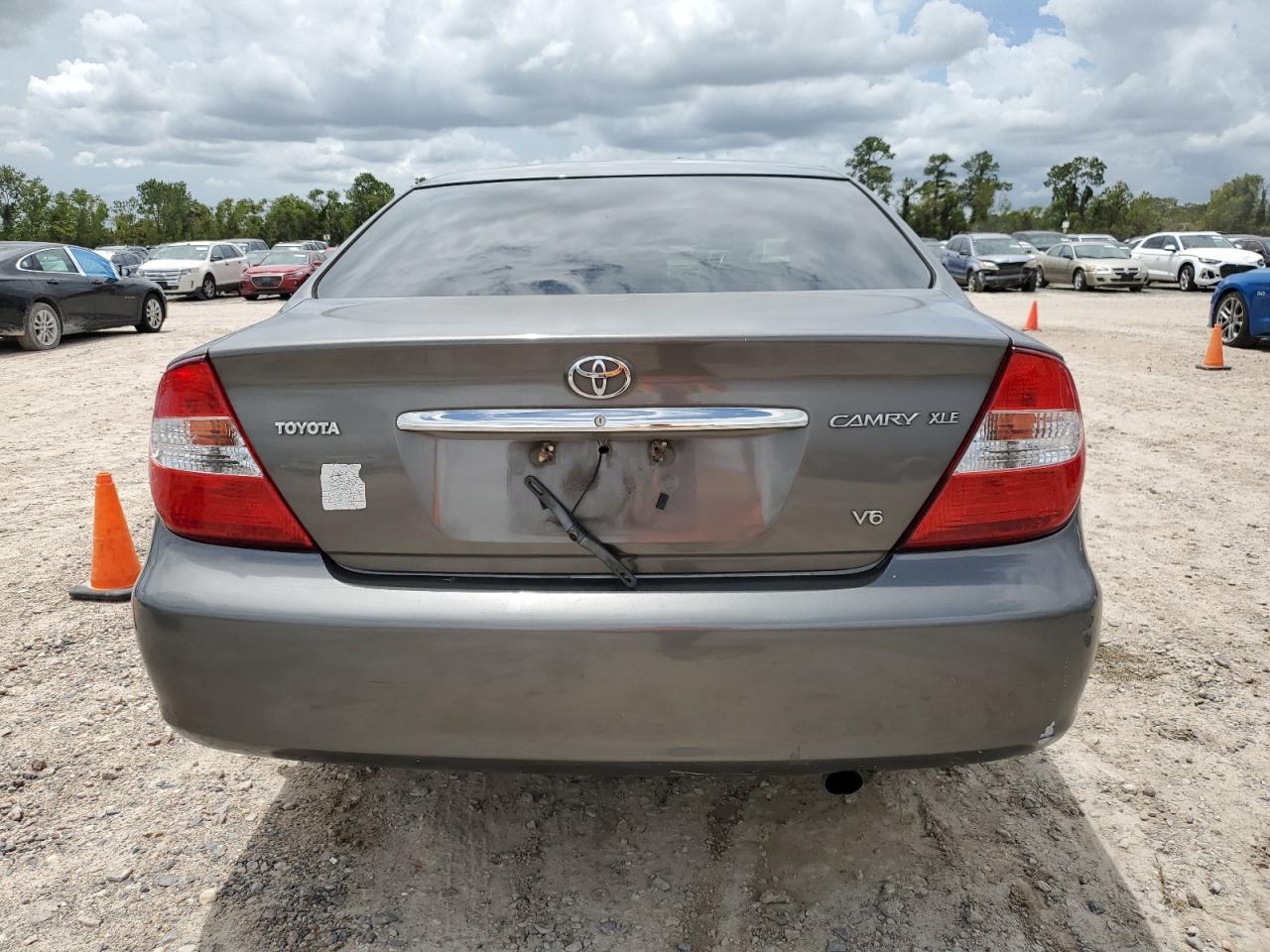 2003 Toyota Camry Le VIN: 4T1BF32K33U563012 Lot: 64429584