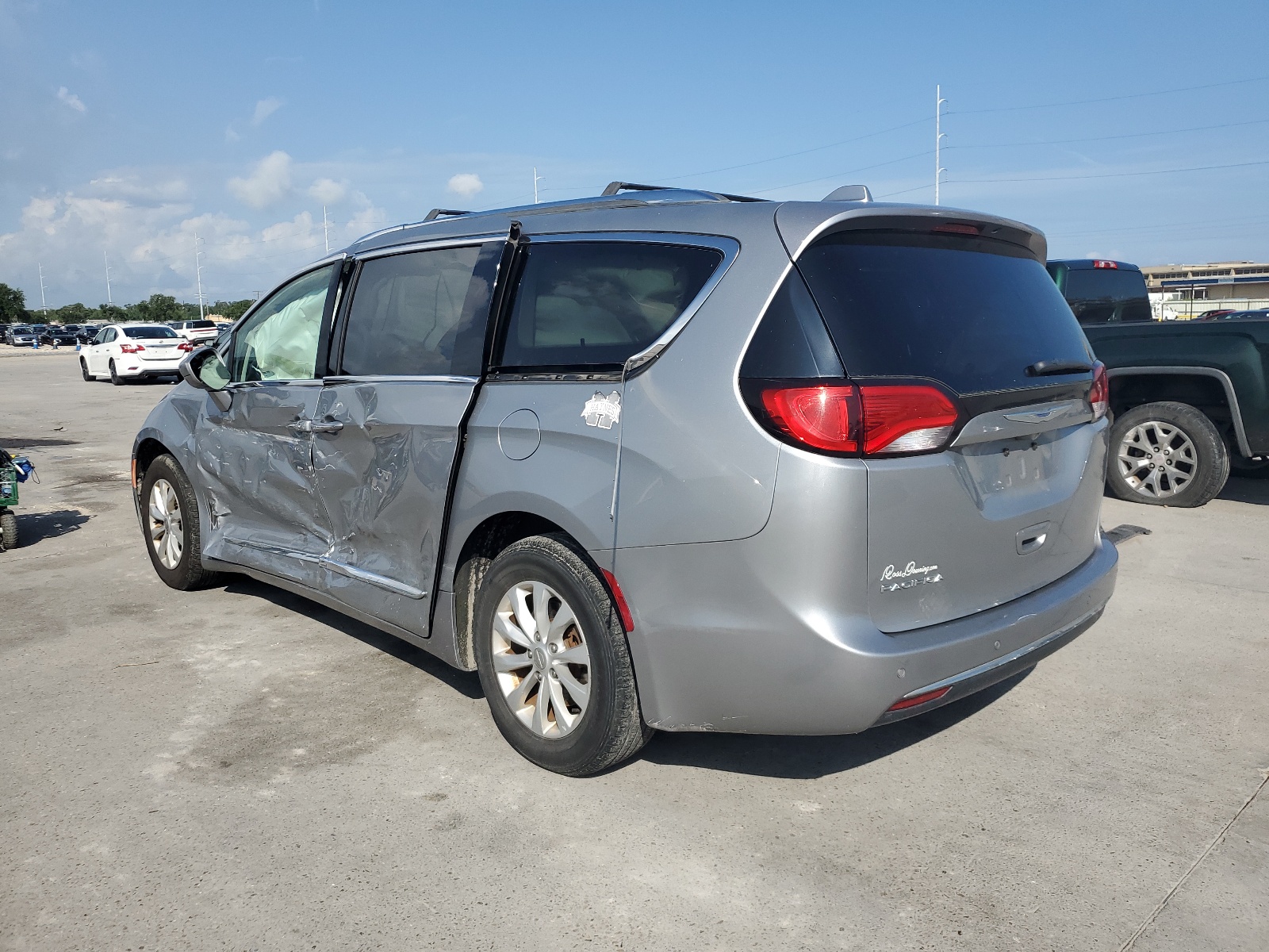 2018 Chrysler Pacifica Touring L vin: 2C4RC1BG6JR119614