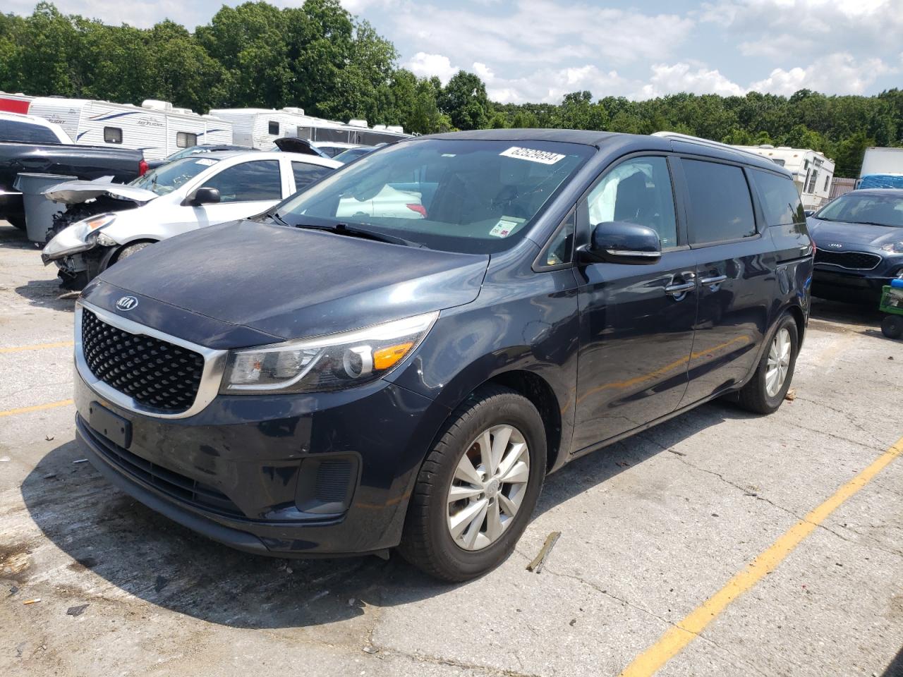 KNDMB5C15H6266328 2017 KIA SEDONA - Image 1