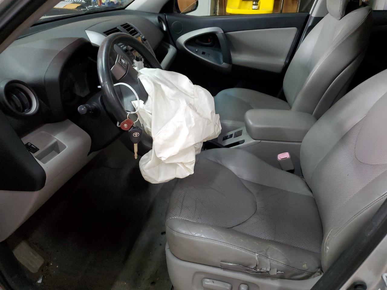 2007 Toyota Rav4 Limited VIN: JTMBD31V275116810 Lot: 60544174