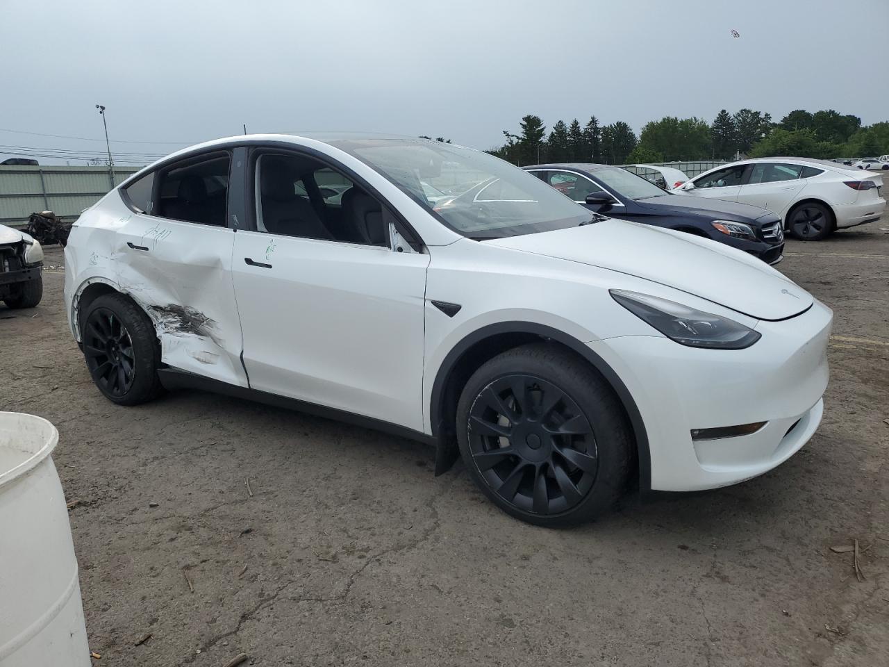 VIN 7SAYGAEE3PF669631 2023 TESLA MODEL Y no.4