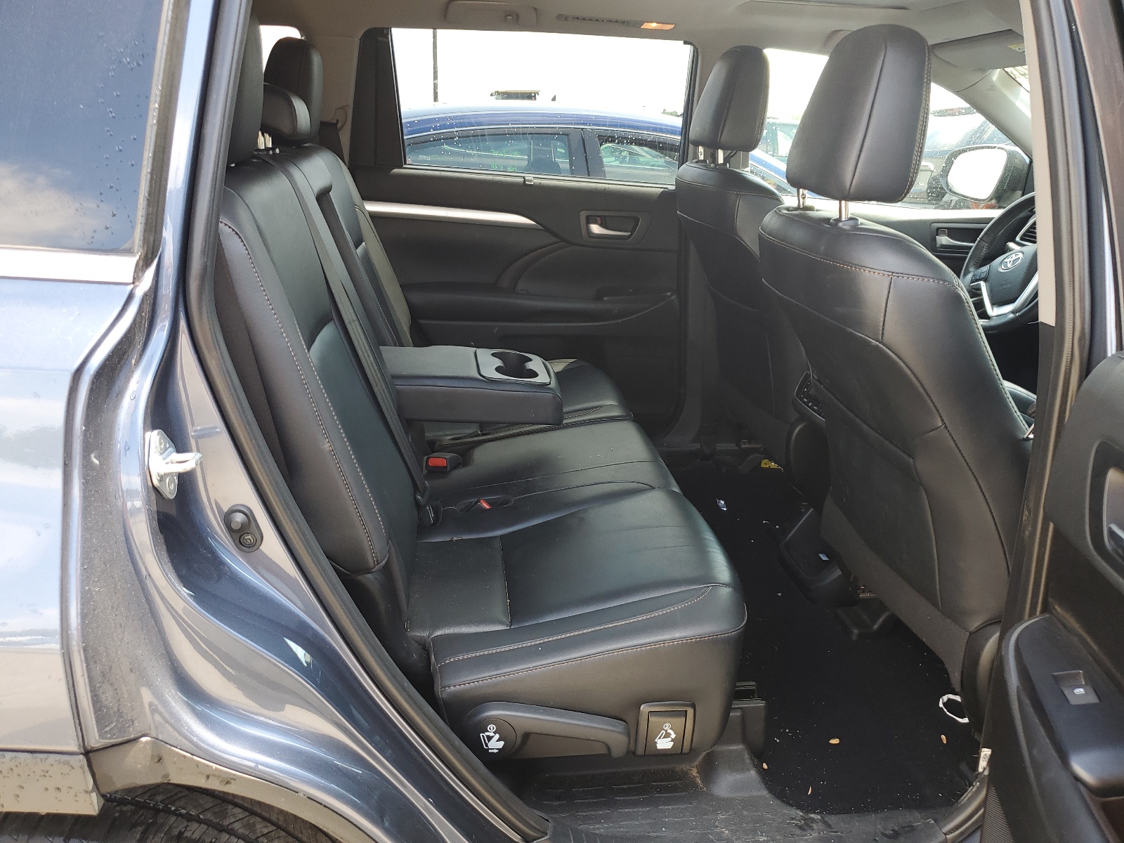 5TDJZRFH2KS986997 2019 Toyota Highlander Se