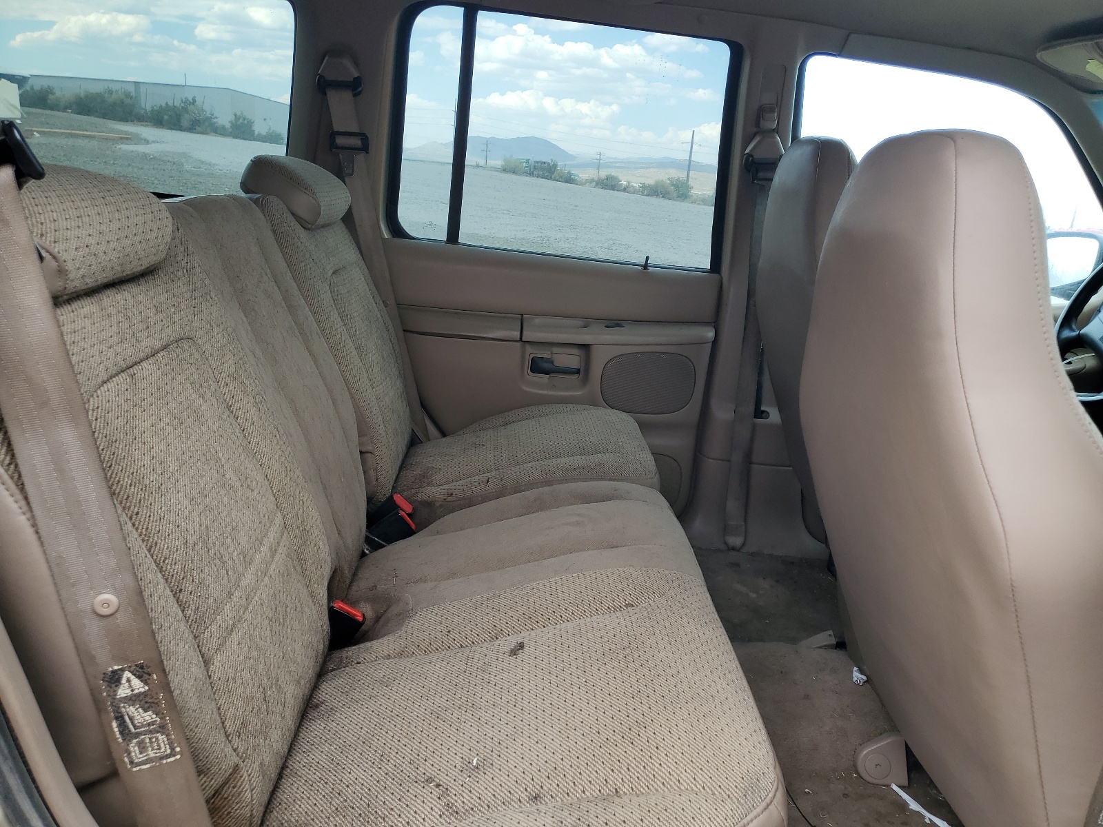 1FMZU72X6YZA19976 2000 Ford Explorer Xls