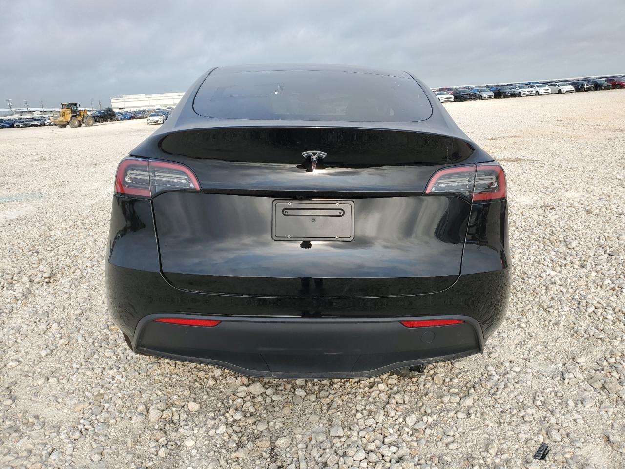 2024 Tesla Model Y VIN: 7SAYGDED6RA301033 Lot: 62914544