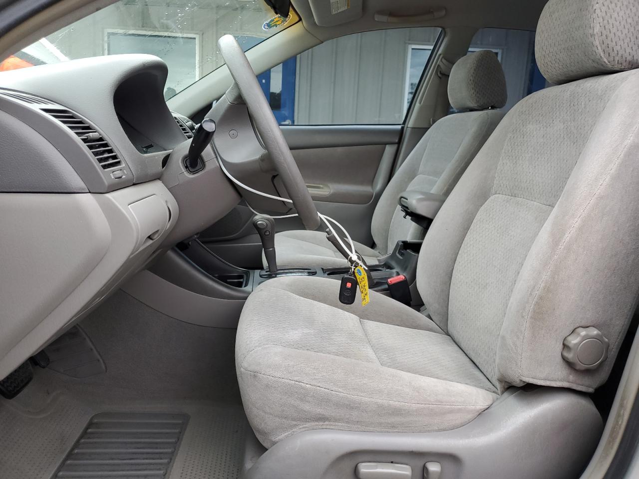 2003 Toyota Camry Le VIN: 4T1BE32K93U704054 Lot: 62876424