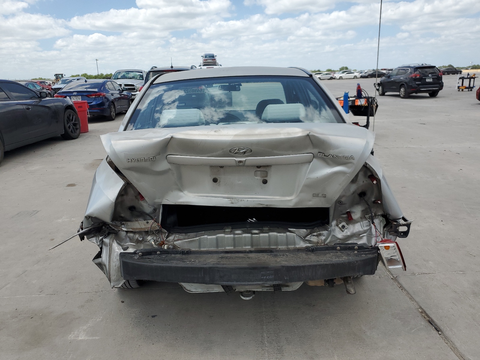 KMHDN45D22U405273 2002 Hyundai Elantra Gls