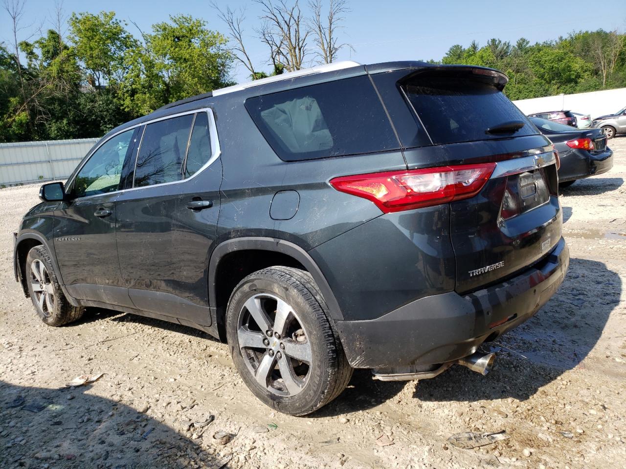 1GNERHKW3JJ129056 2018 CHEVROLET TRAVERSE - Image 2