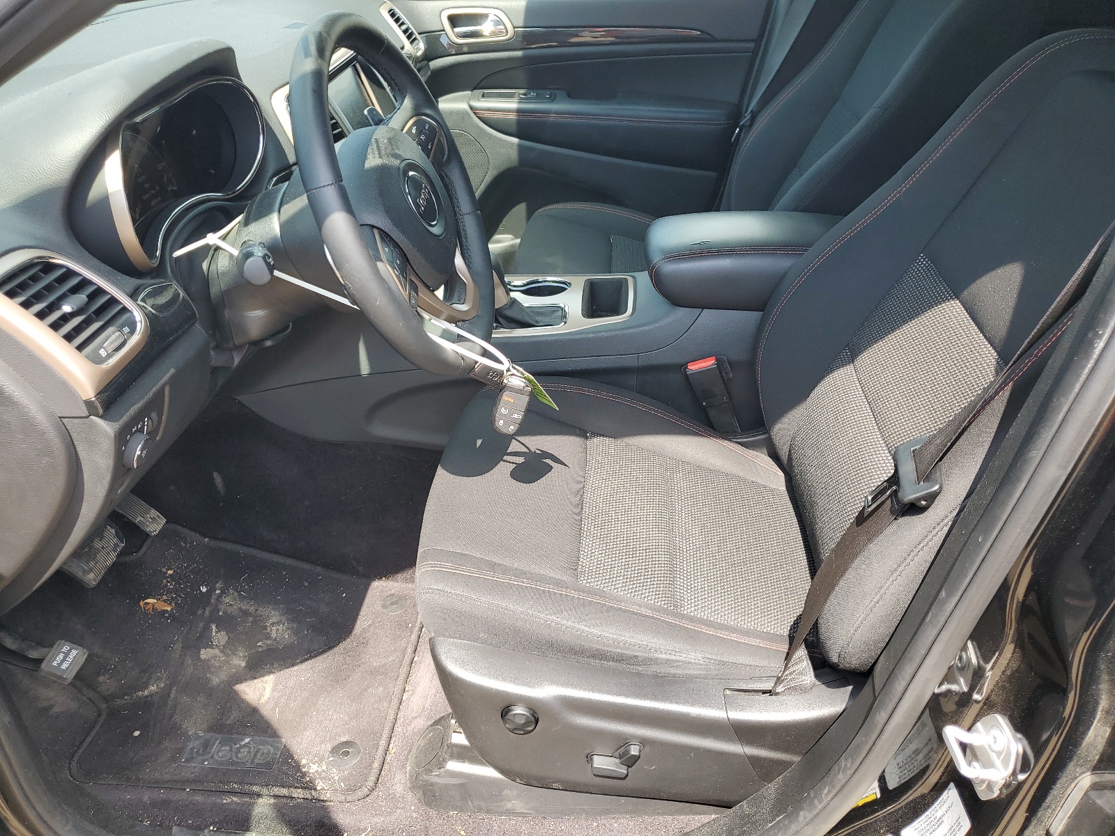 1C4RJEAG2HC696545 2017 Jeep Grand Cherokee Laredo