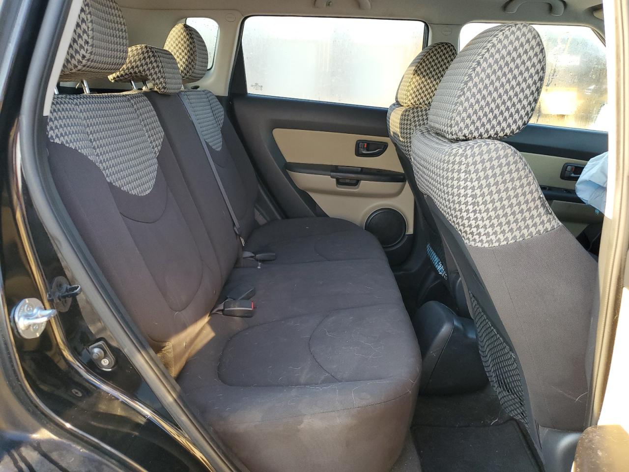 2011 Kia Soul + VIN: KNDJT2A25B7203015 Lot: 62293914