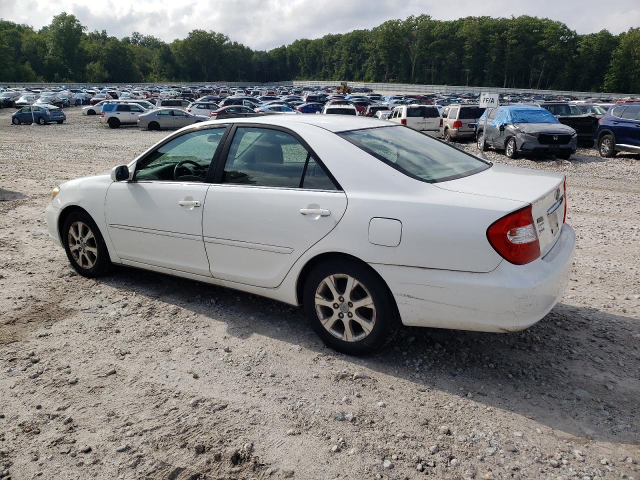 2004 Toyota Camry Le VIN: JTDBE32K240271870 Lot: 65217904