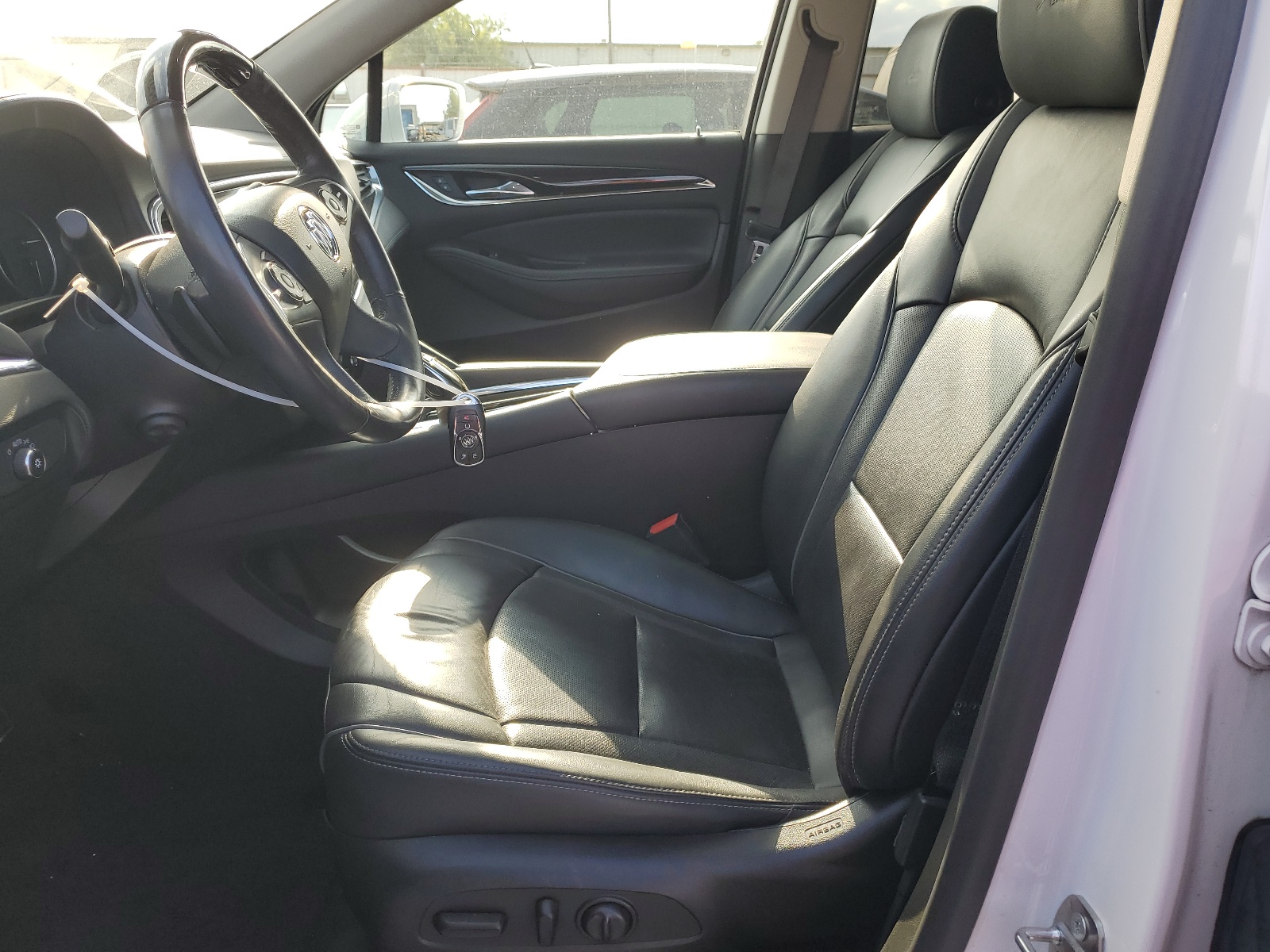 5GAERDKW2KJ137069 2019 Buick Enclave Avenir