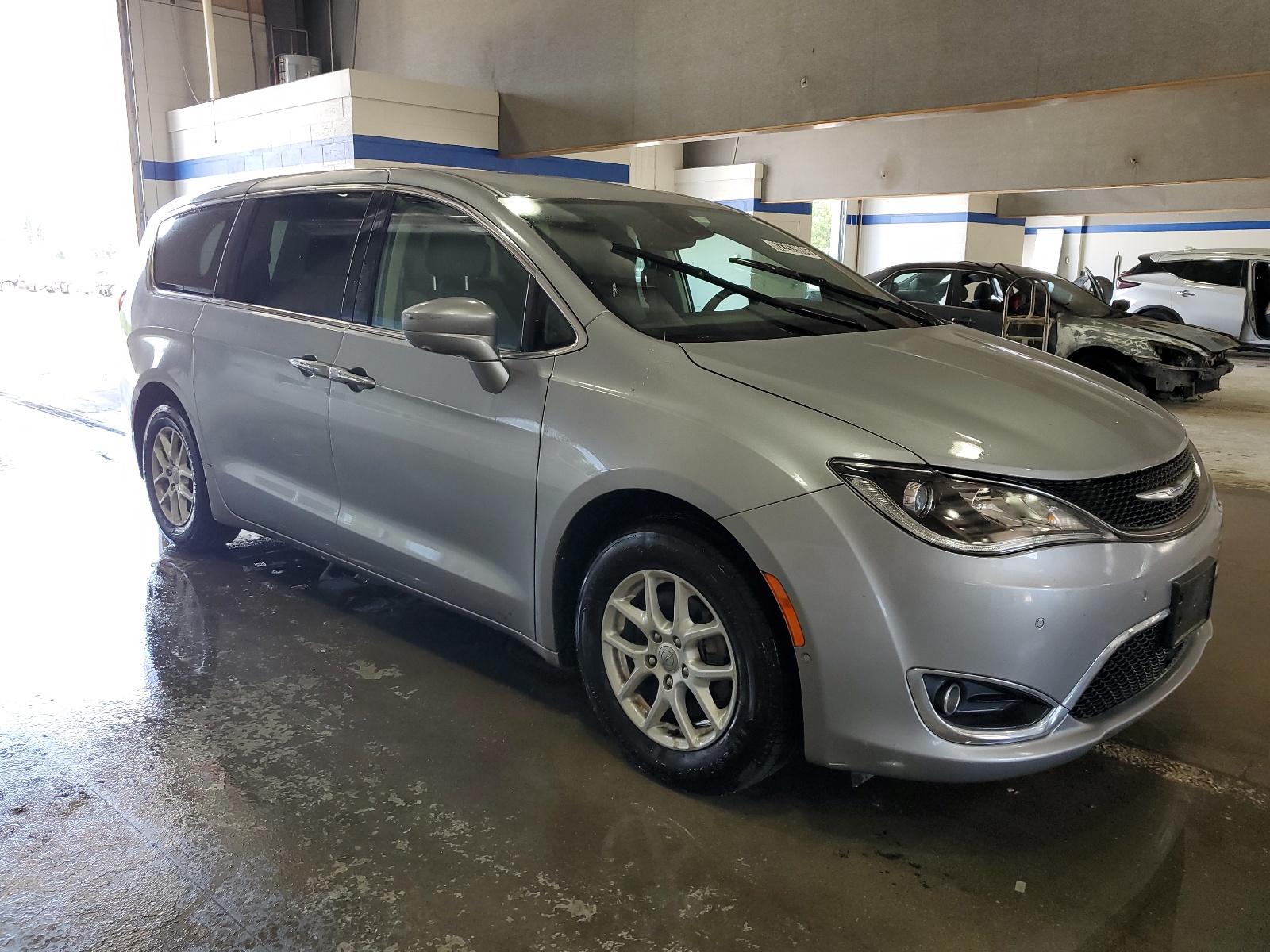 2020 Chrysler Pacifica Touring vin: 2C4RC1FG6LR128293