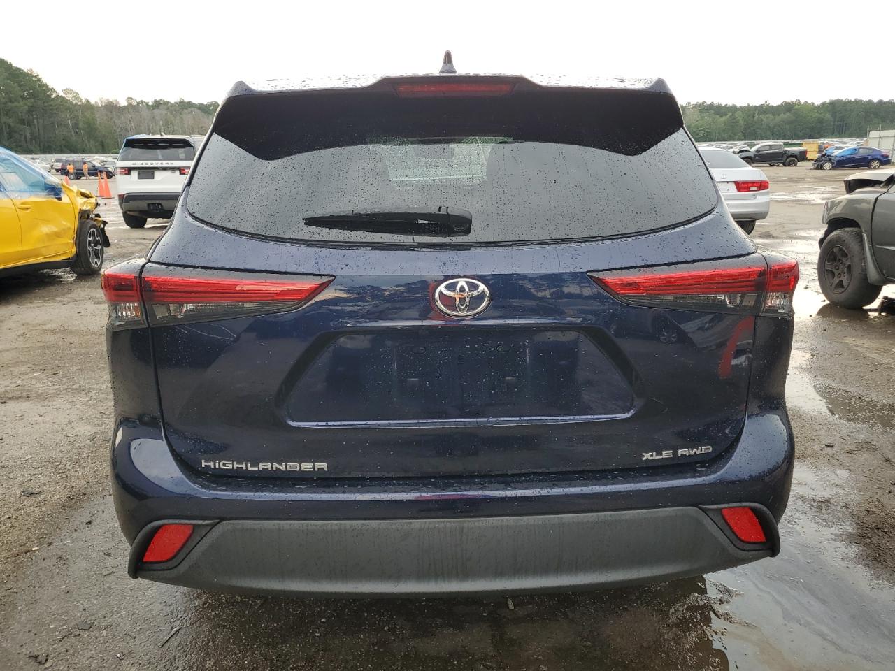 5TDHZRBH8MS096821 2021 Toyota Highlander Xle