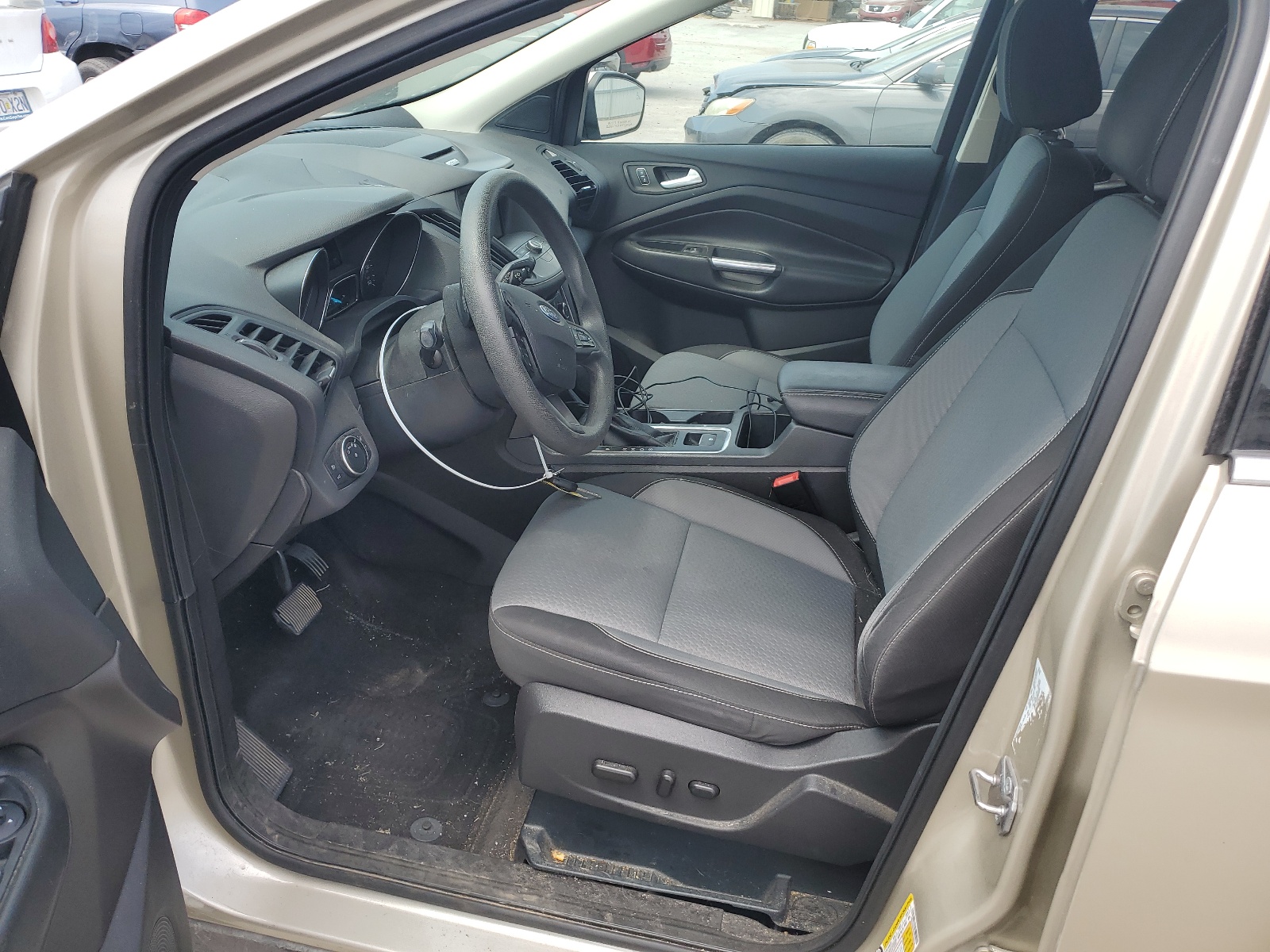 1FMCU0GD5HUC48013 2017 Ford Escape Se