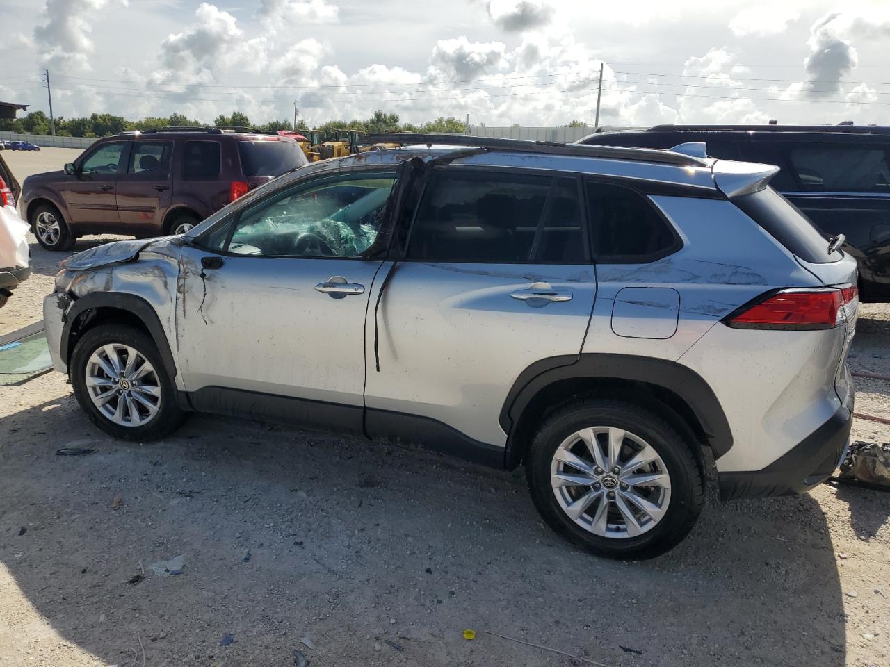 2022 Toyota Corolla Cross Le VIN: 7MUCAAAG2NV021566 Lot: 64181374