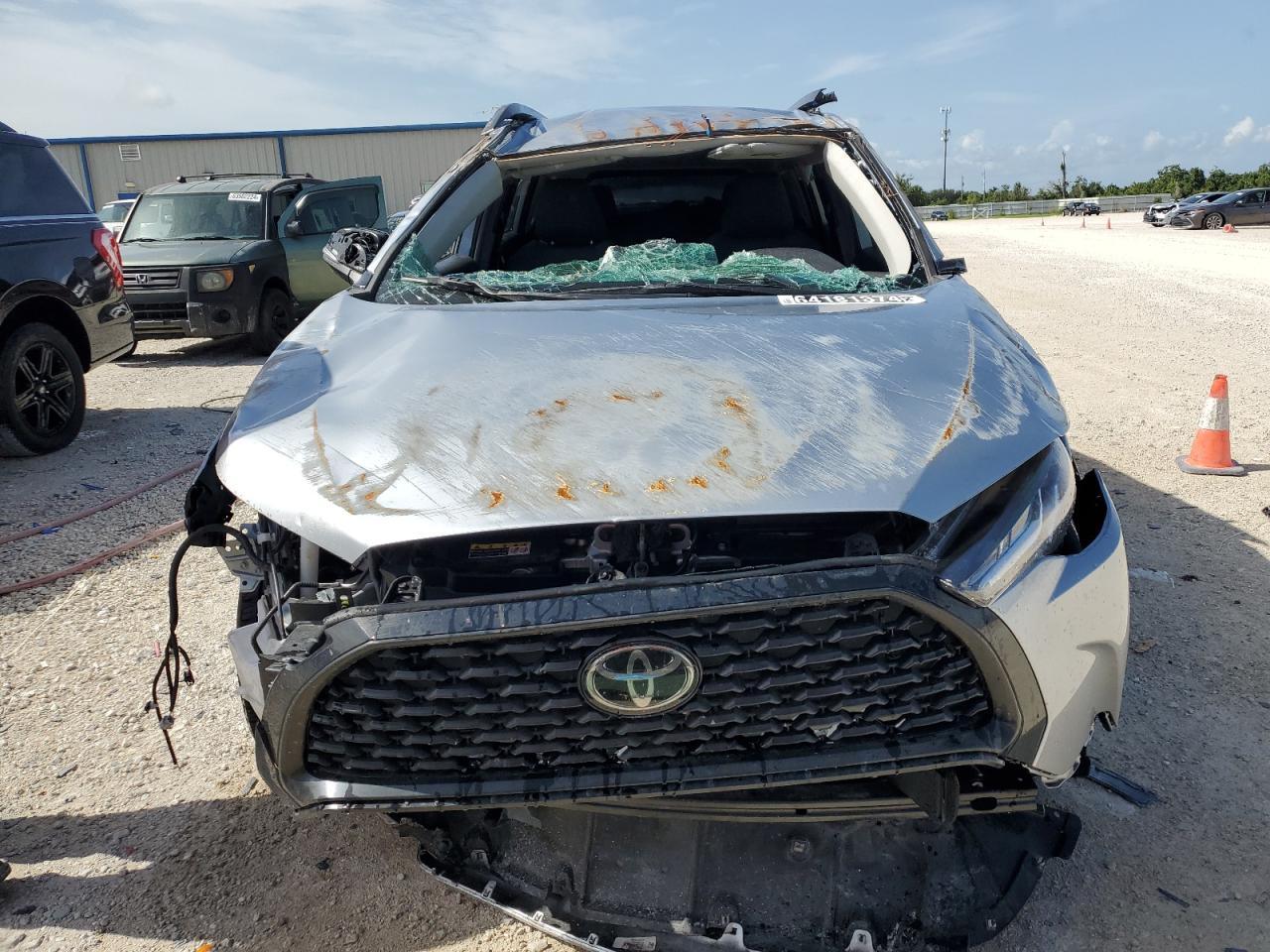 2022 Toyota Corolla Cross Le VIN: 7MUCAAAG2NV021566 Lot: 64181374