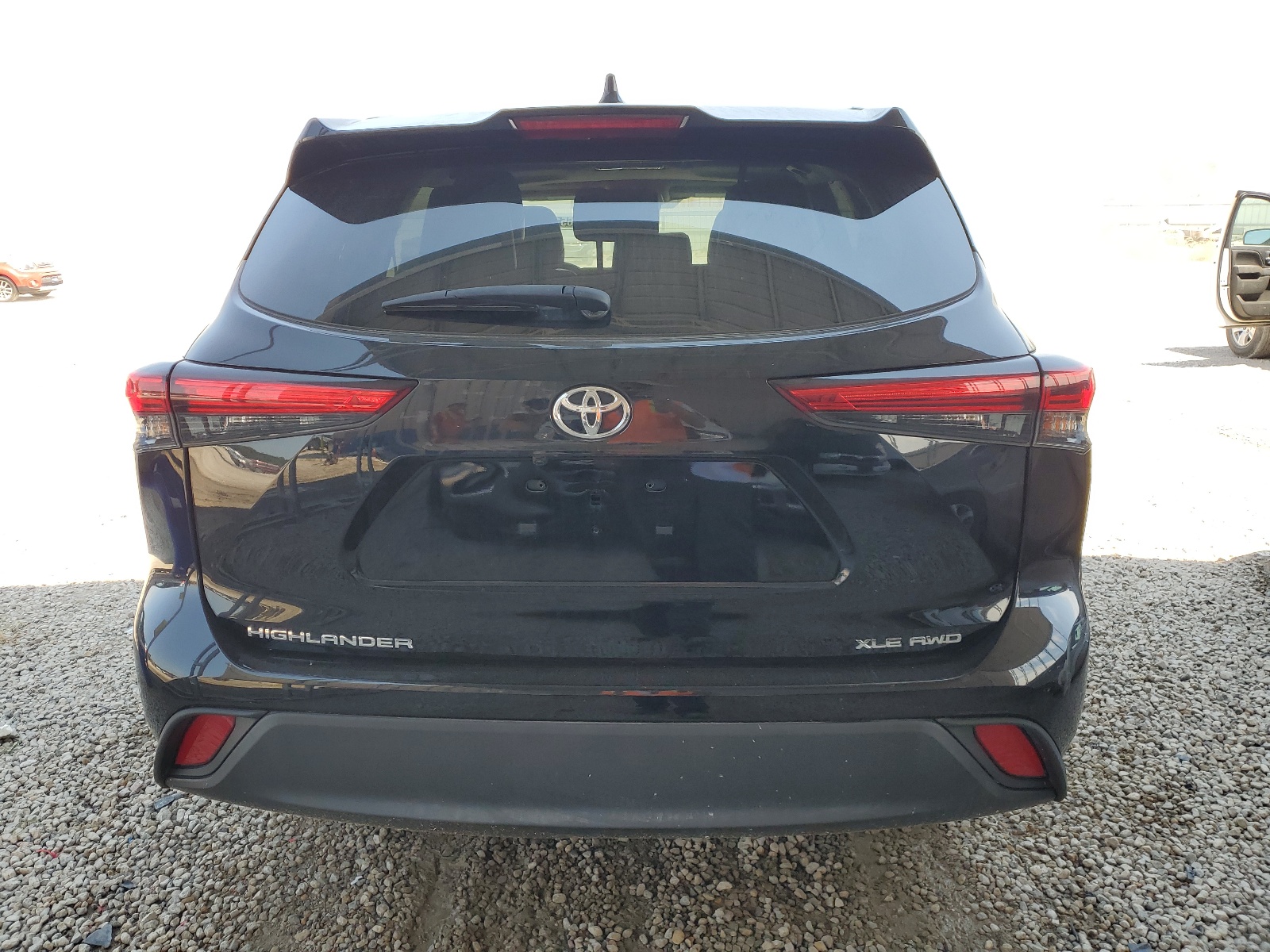 5TDHZRBH8NS563334 2022 Toyota Highlander Xle