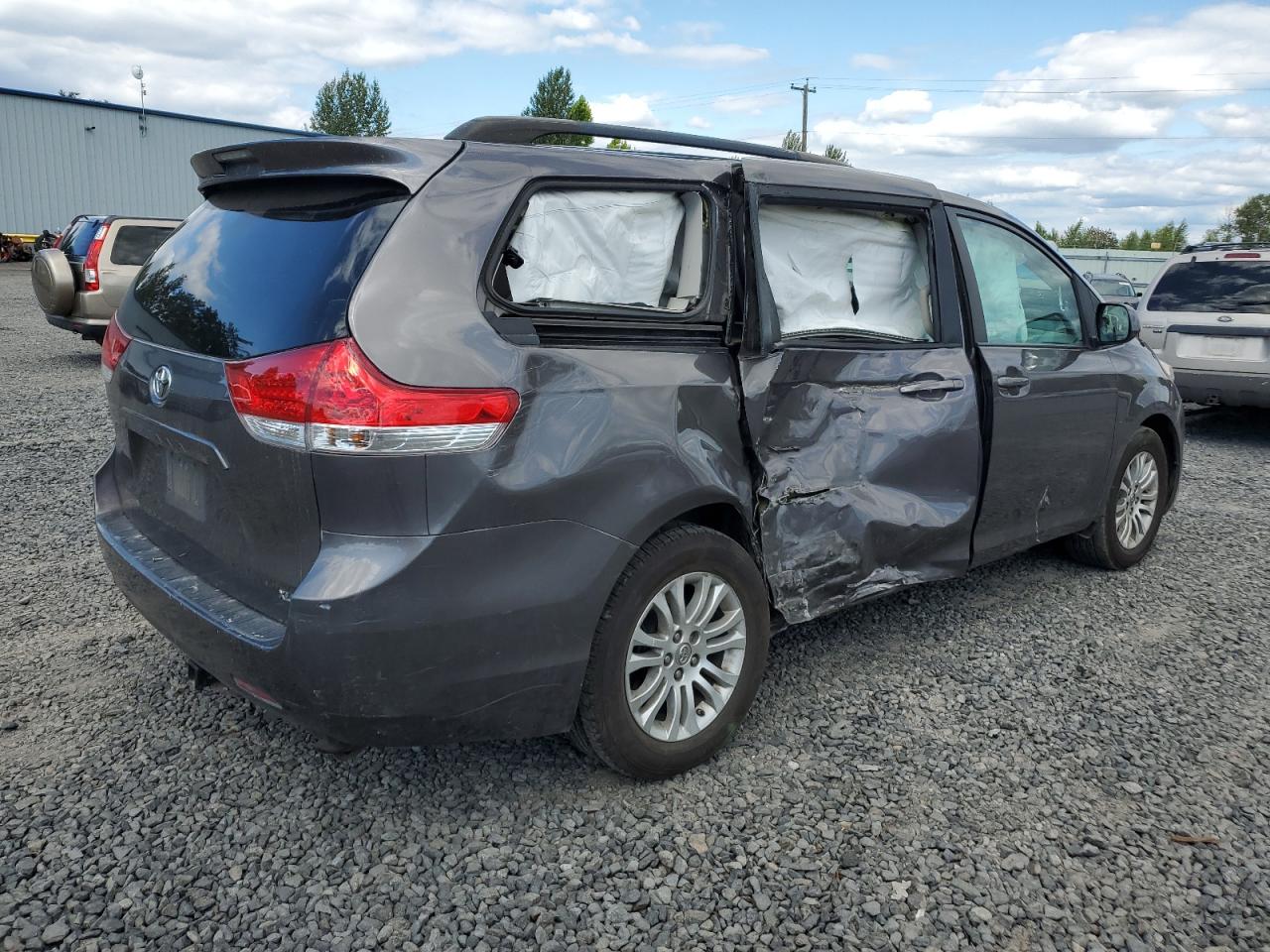 2014 Toyota Sienna - Image 3