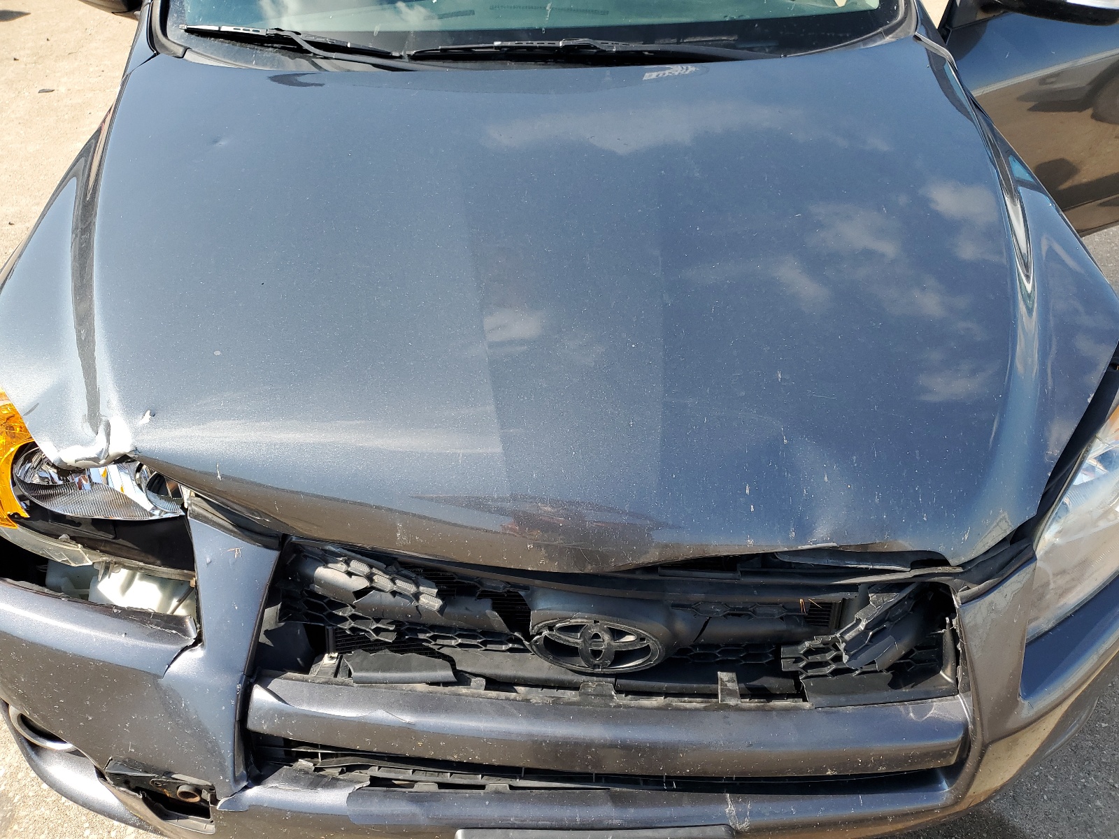 JTMRF4DV6B5049020 2011 Toyota Rav4 Sport