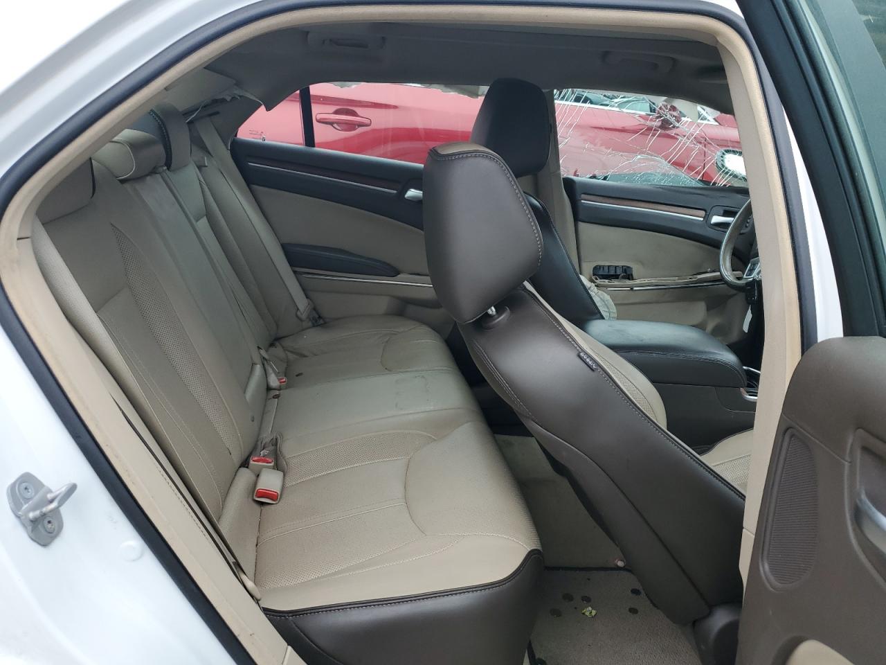 2013 Chrysler 300 - Image 10