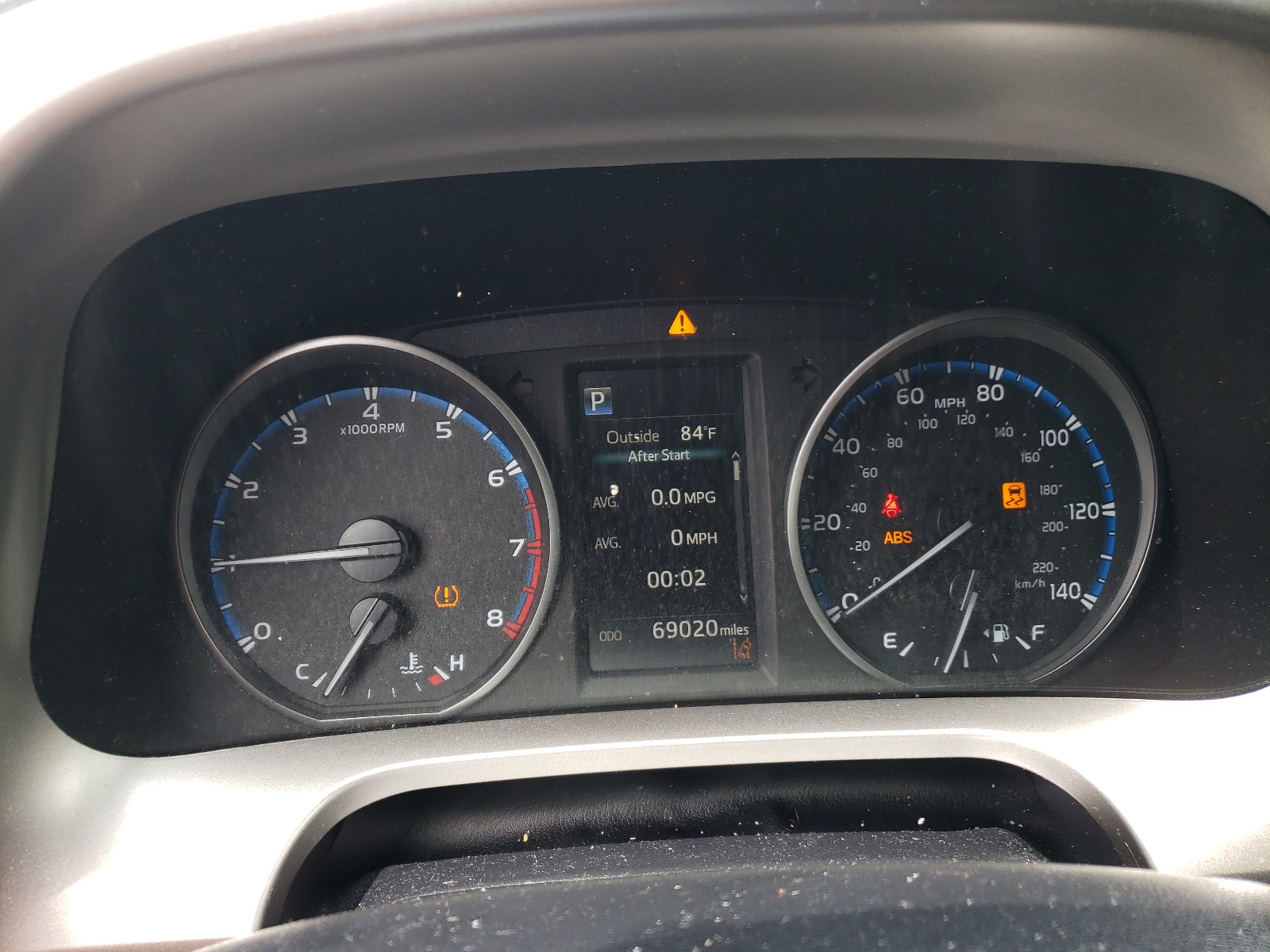 JTMBFREVXJJ180048 2018 Toyota Rav4 Le