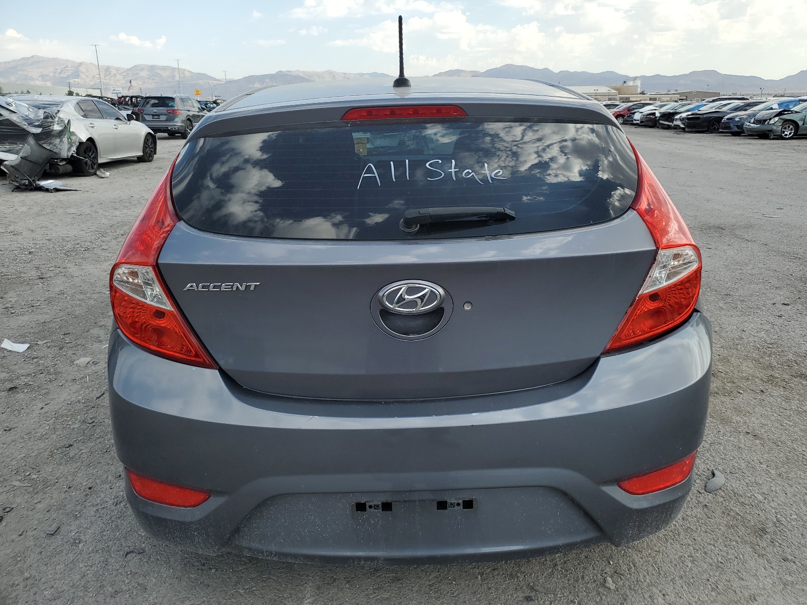 KMHCT5AE8HU329198 2017 Hyundai Accent Se