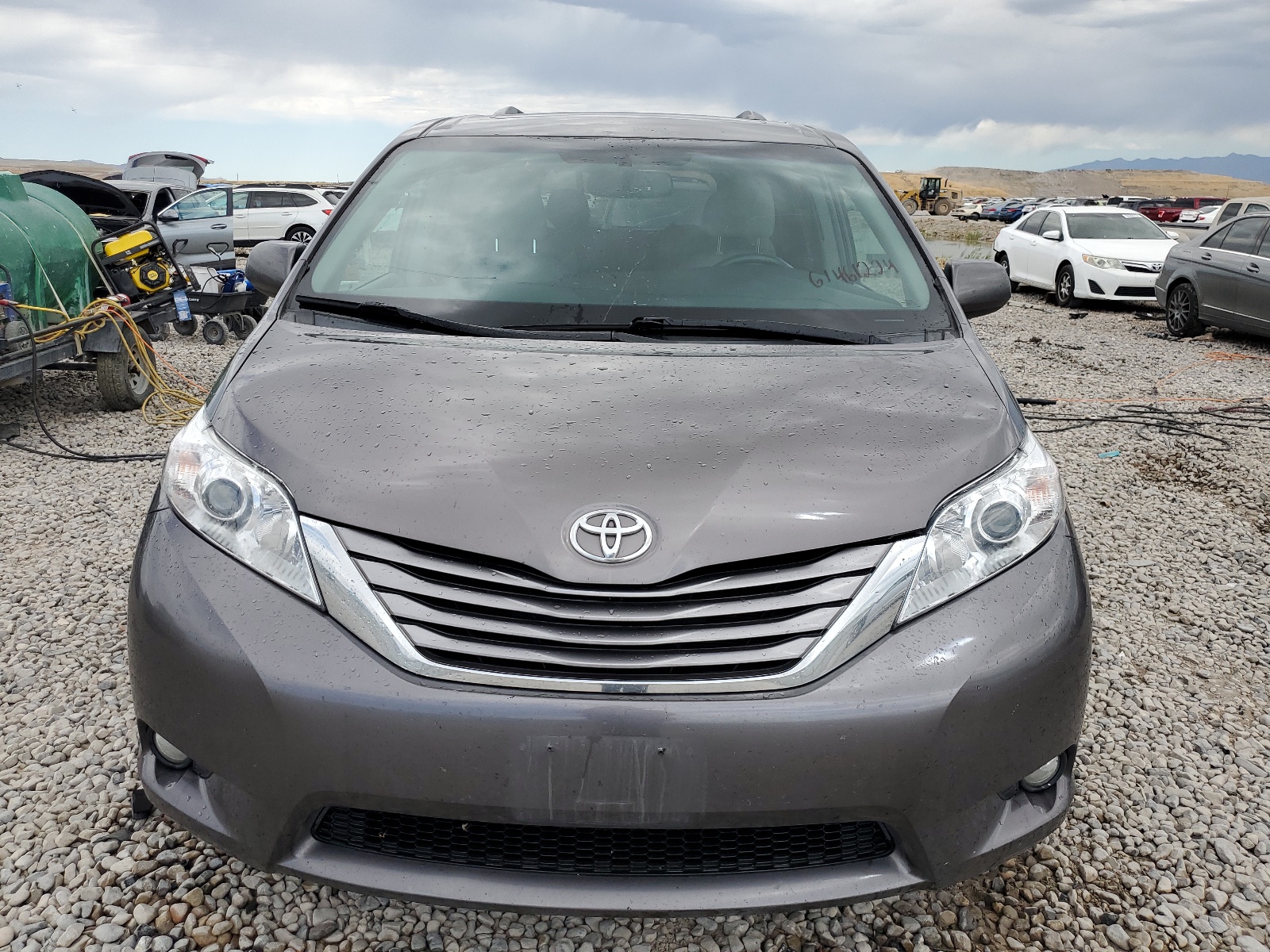 2017 Toyota Sienna Xle vin: 5TDYZ3DC4HS888064