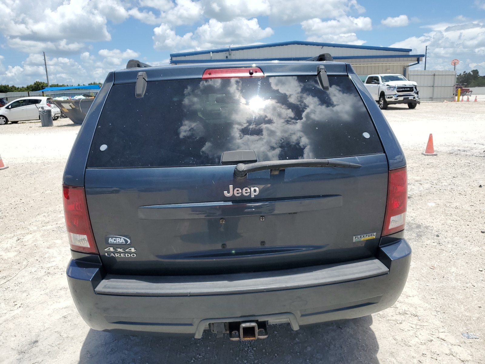 1J8HR48P57C504028 2007 Jeep Grand Cherokee Laredo