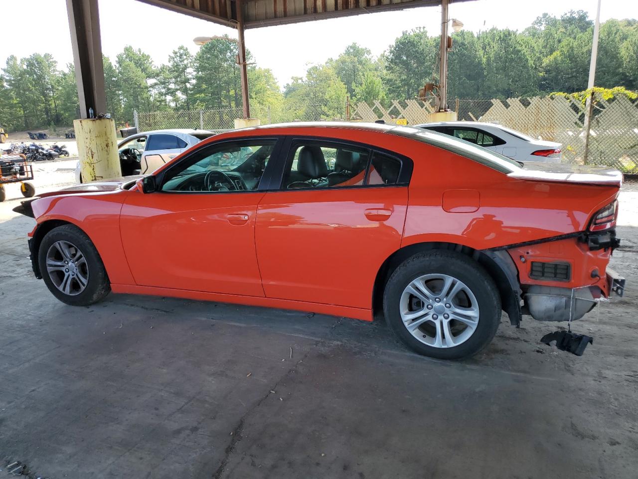 2C3CDXBG8KH736496 2019 DODGE CHARGER - Image 2