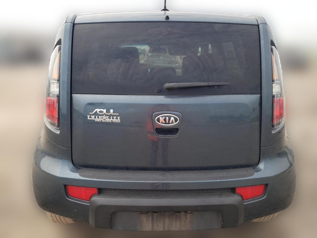 2011 Kia Soul + VIN: KNDJT2A26B7330615 Lot: 62679914