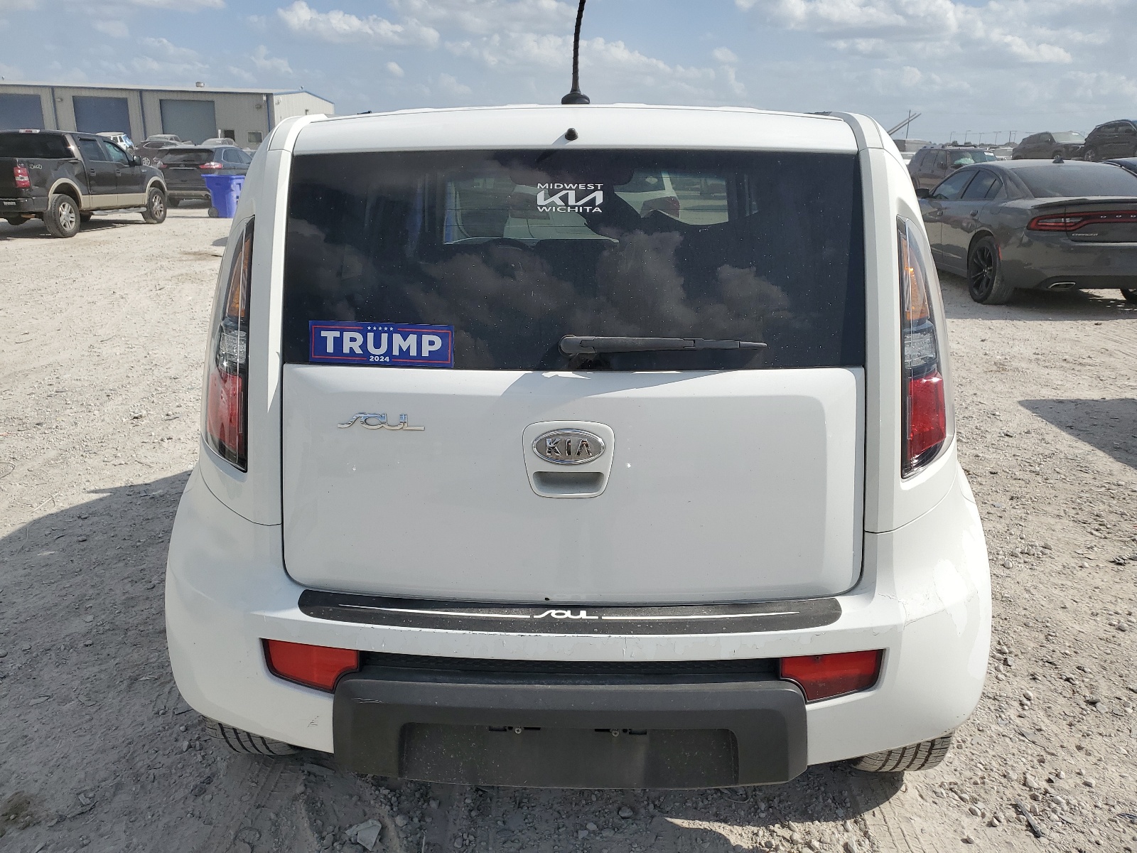 KNDJT2A26A7120062 2010 Kia Soul +