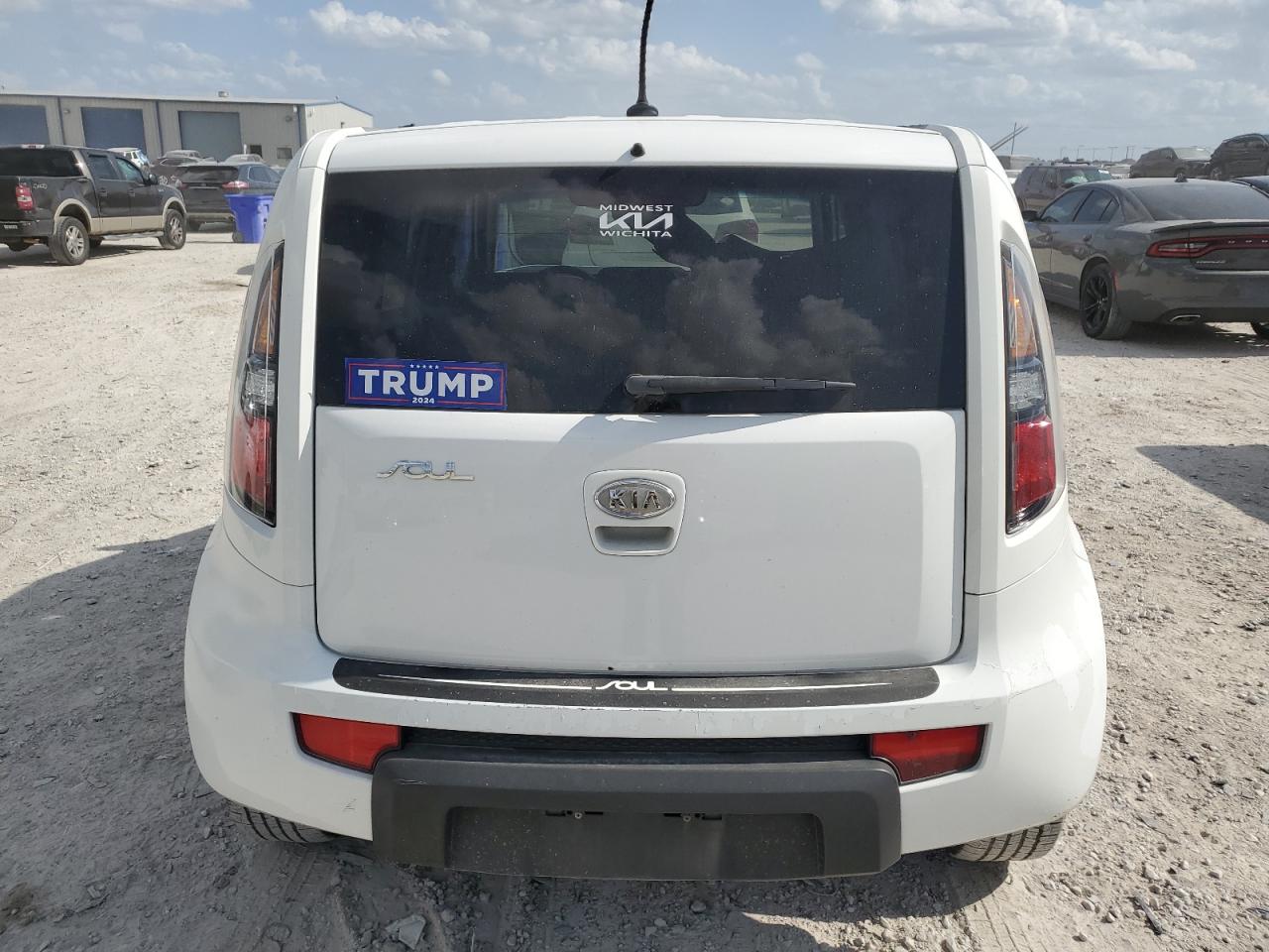 2010 Kia Soul + VIN: KNDJT2A26A7120062 Lot: 65050024