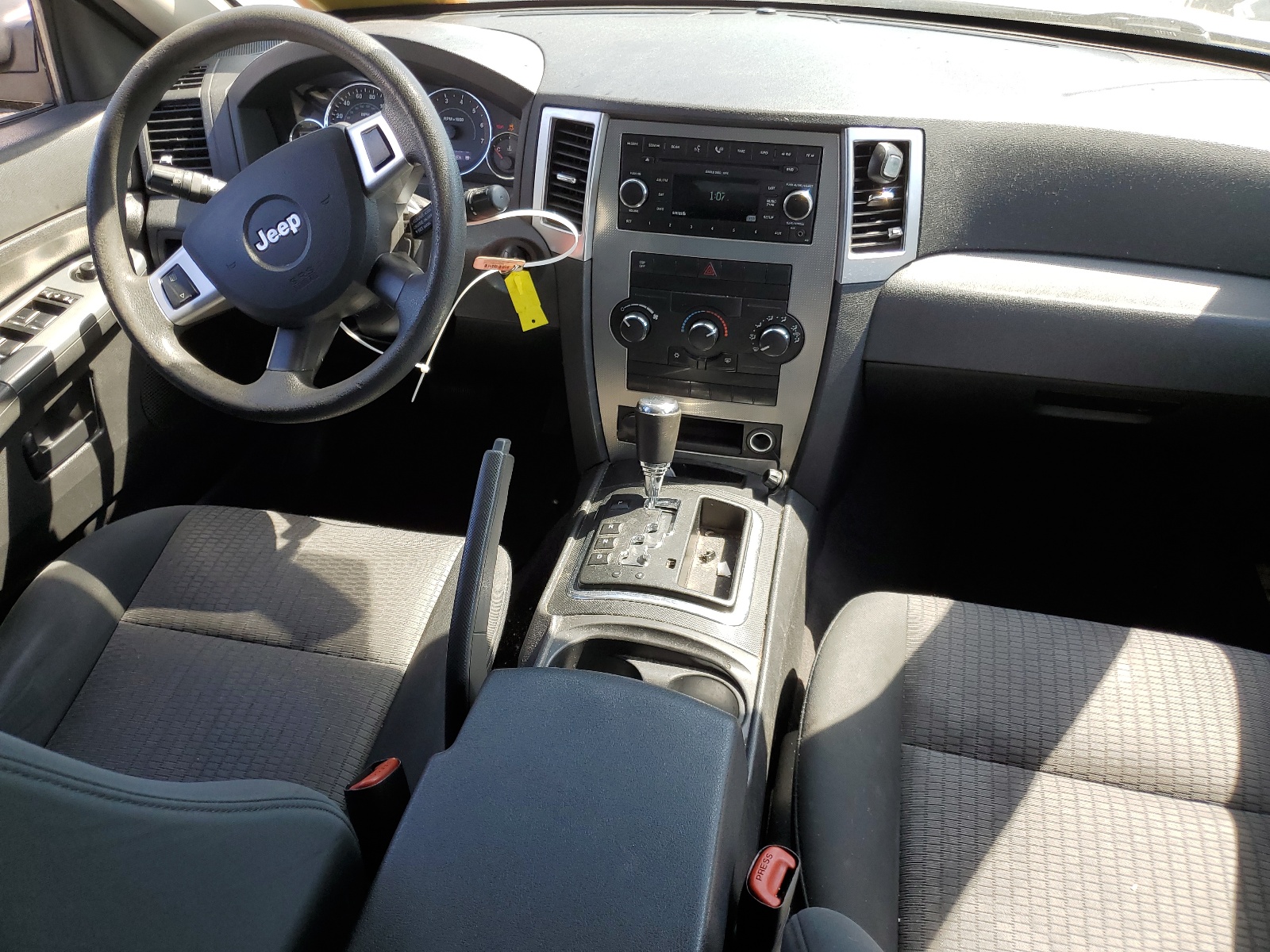 1J8GS48K58C240492 2008 Jeep Grand Cherokee Laredo