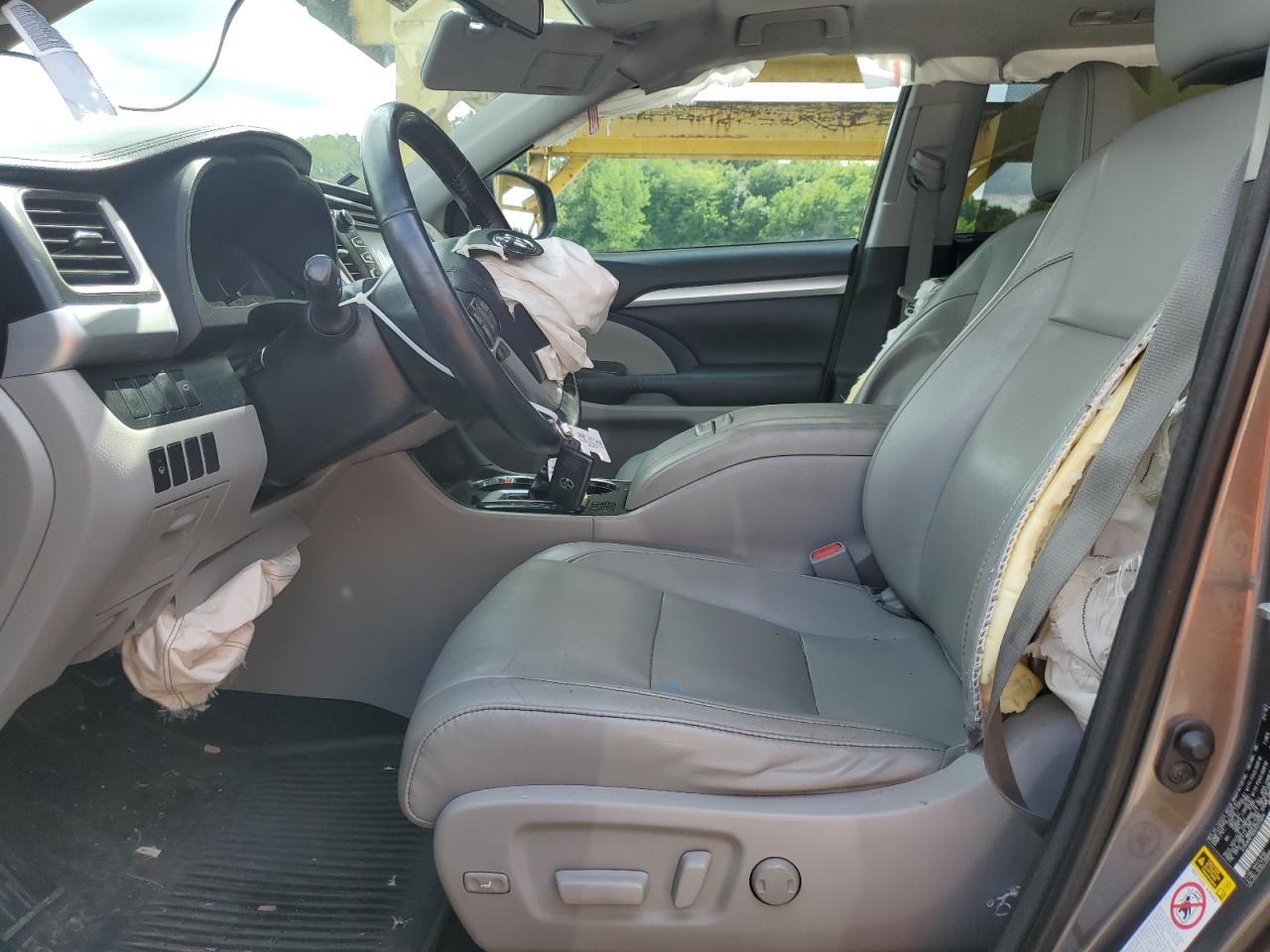 2016 Toyota Highlander Xle VIN: 5TDJKRFH0GS253004 Lot: 64034024