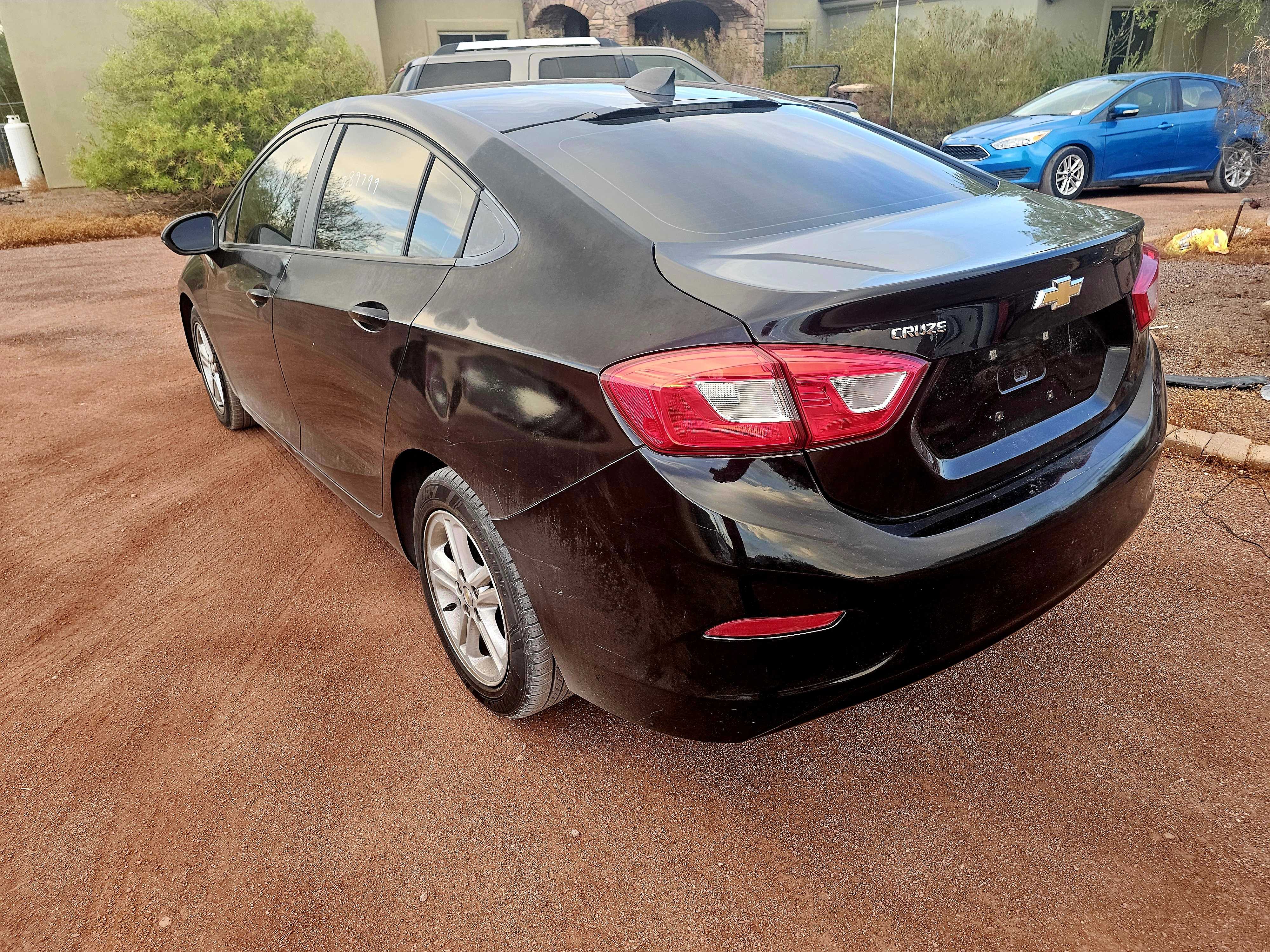 2018 Chevrolet Cruze Ls vin: 1G1BC5SM0J7172172