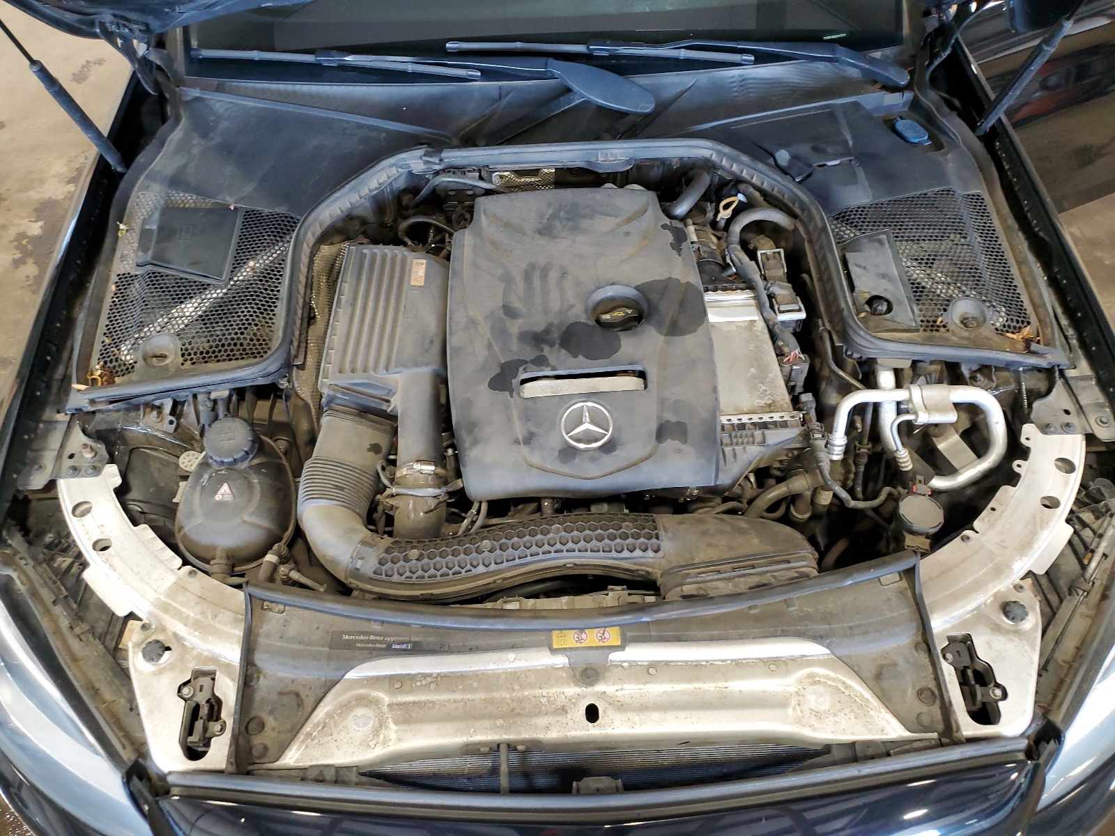 55SWF4JBXJU247219 2018 Mercedes-Benz C 300