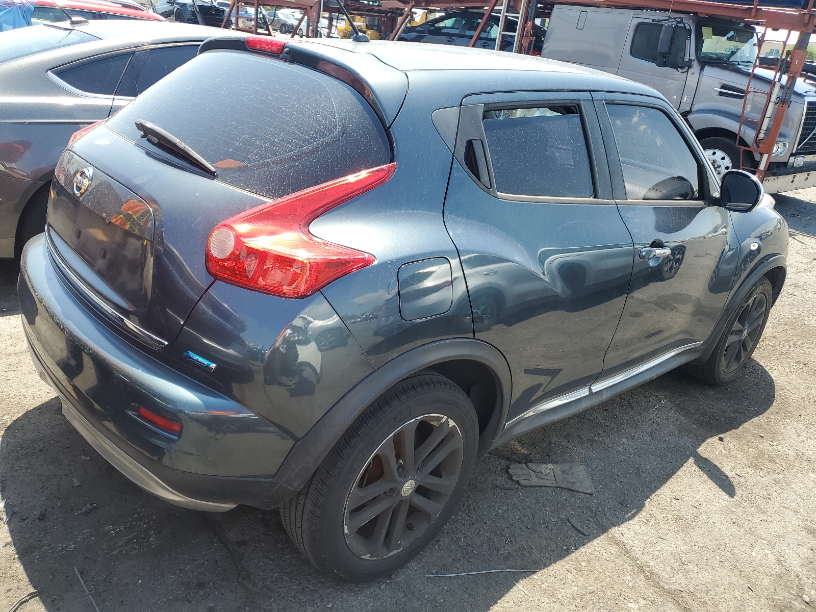 2014 Nissan Juke S vin: JN8AF5MR2ET359210