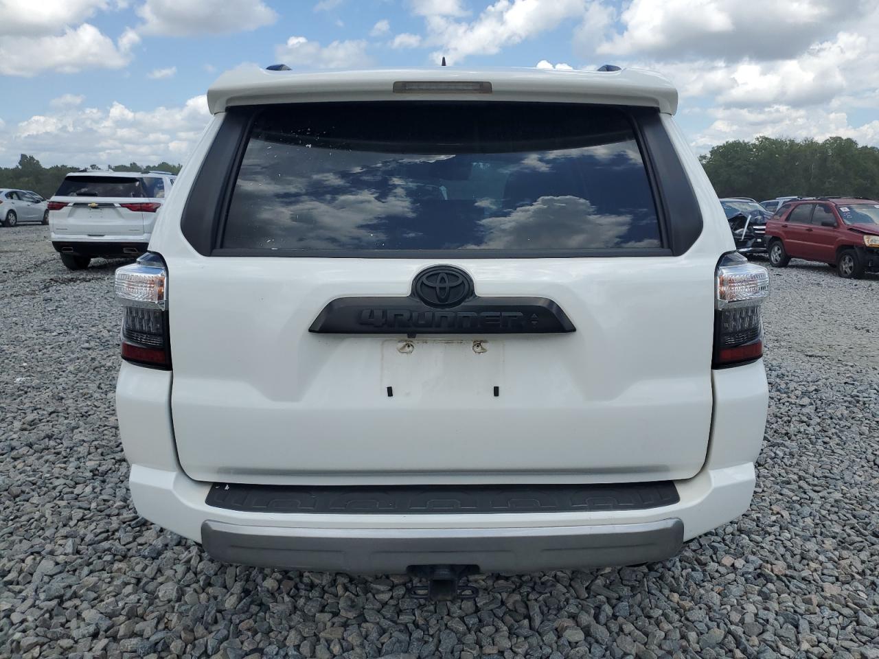 2020 Toyota 4Runner Sr5/Sr5 Premium VIN: JTEBU5JR6L5812736 Lot: 61695014