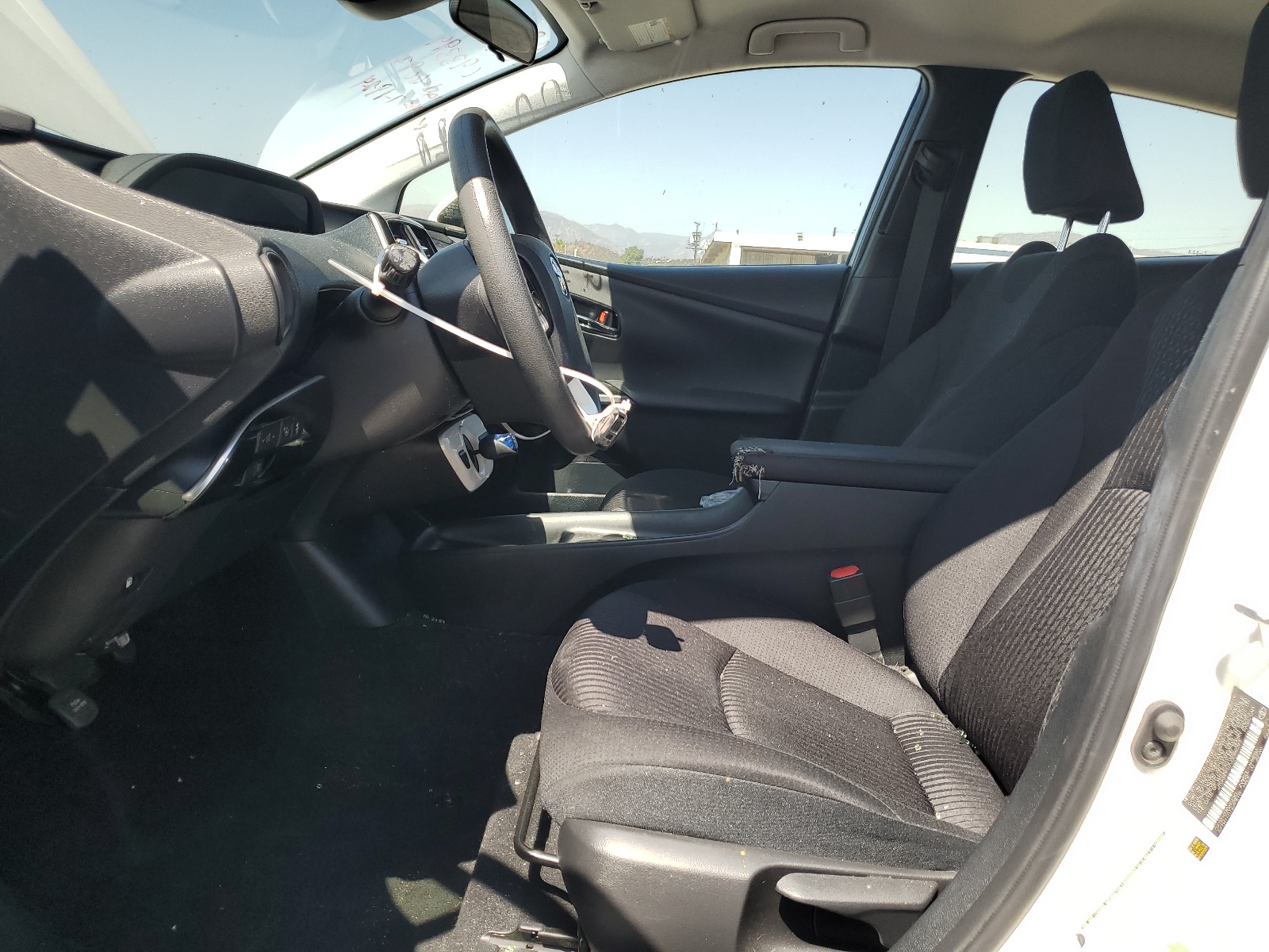 JTDKBRFU7J3066093 2018 Toyota Prius