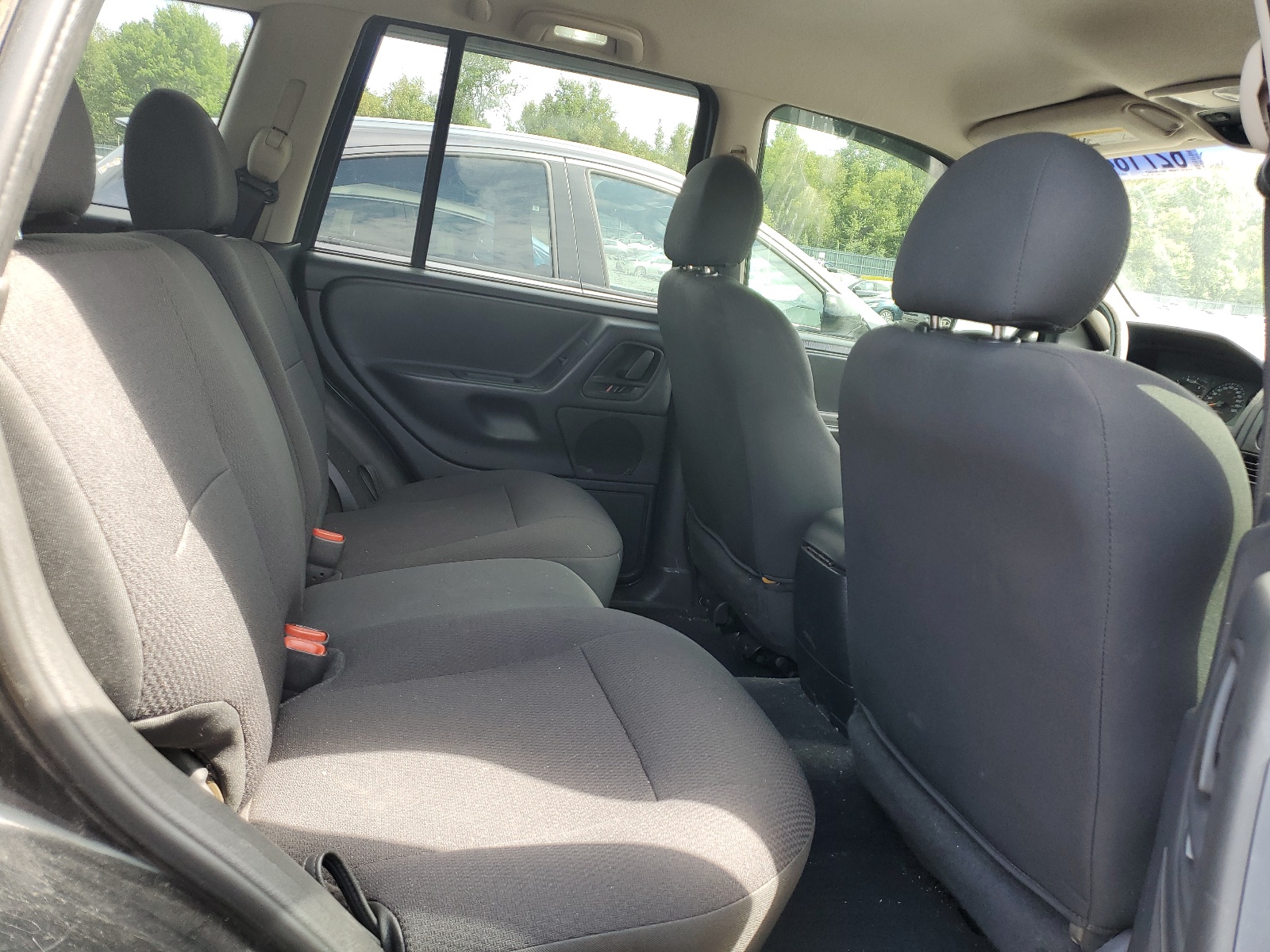 1J4GW48S82C180804 2002 Jeep Grand Cherokee Laredo