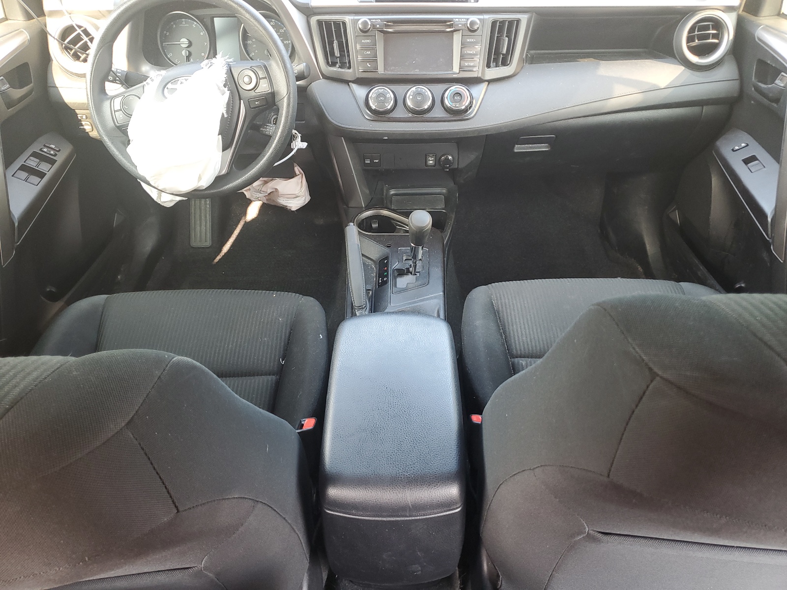 JTMBFREV3JD235969 2018 Toyota Rav4 Le