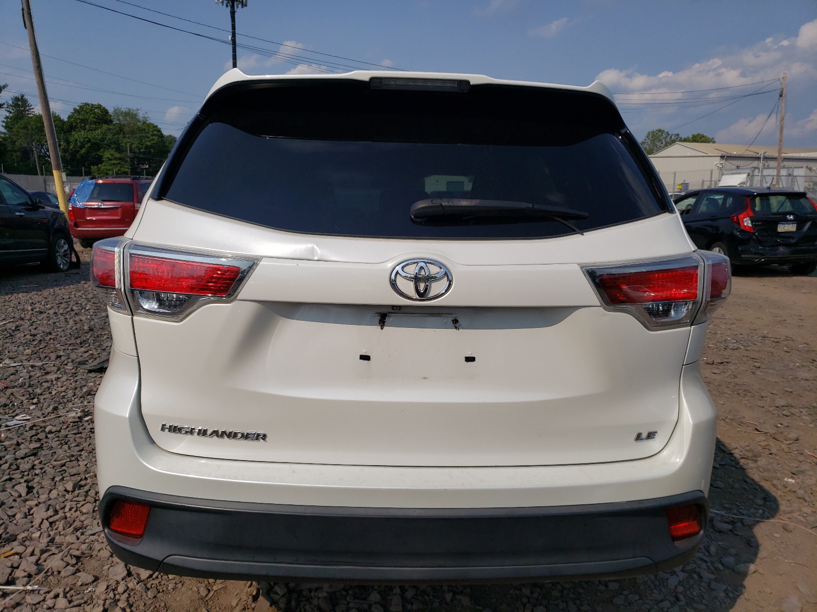 5TDZARFH9FS010506 2015 Toyota Highlander Le