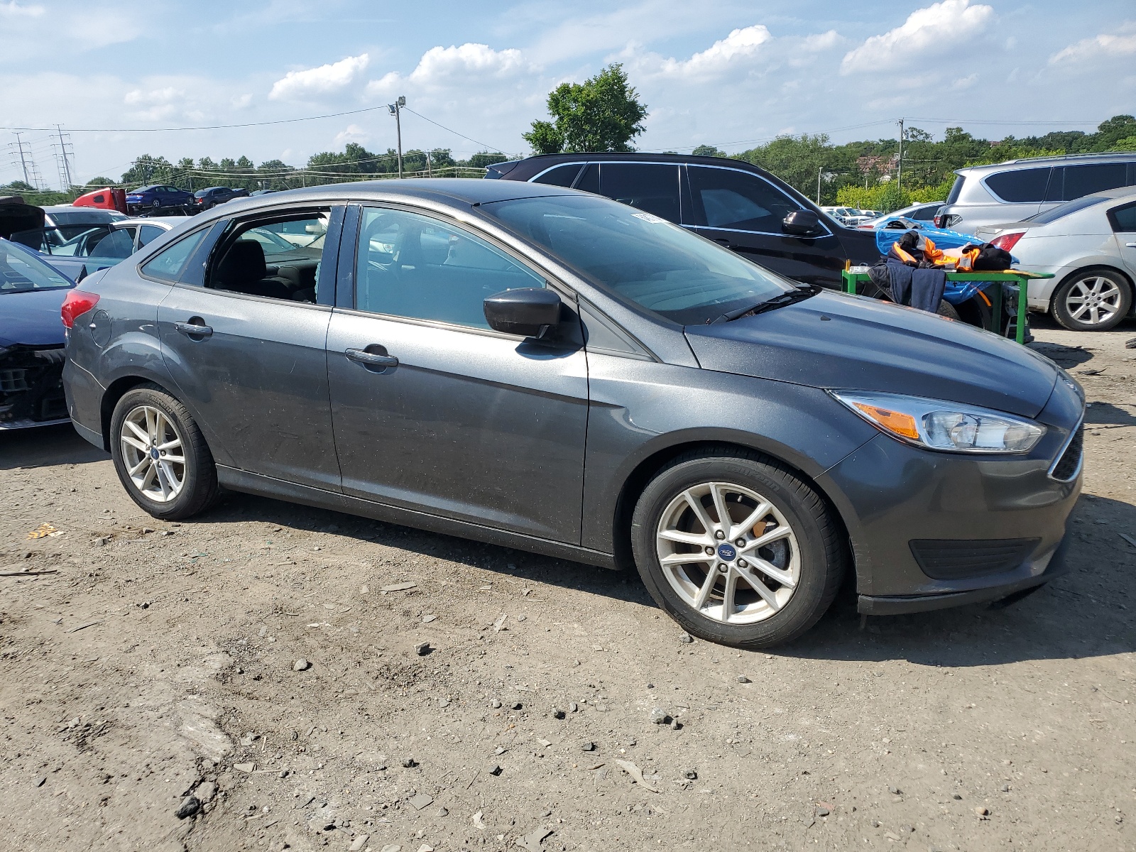 2018 Ford Focus Se vin: 1FADP3FE3JL284201