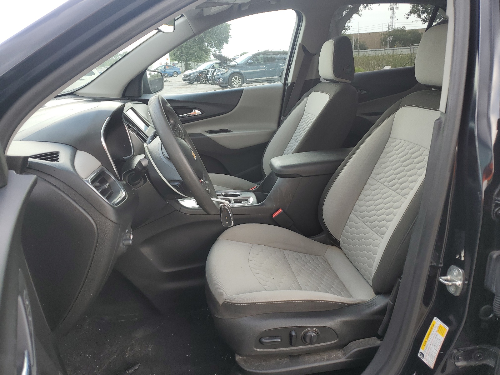 2GNAXKEV9L6215640 2020 Chevrolet Equinox Lt