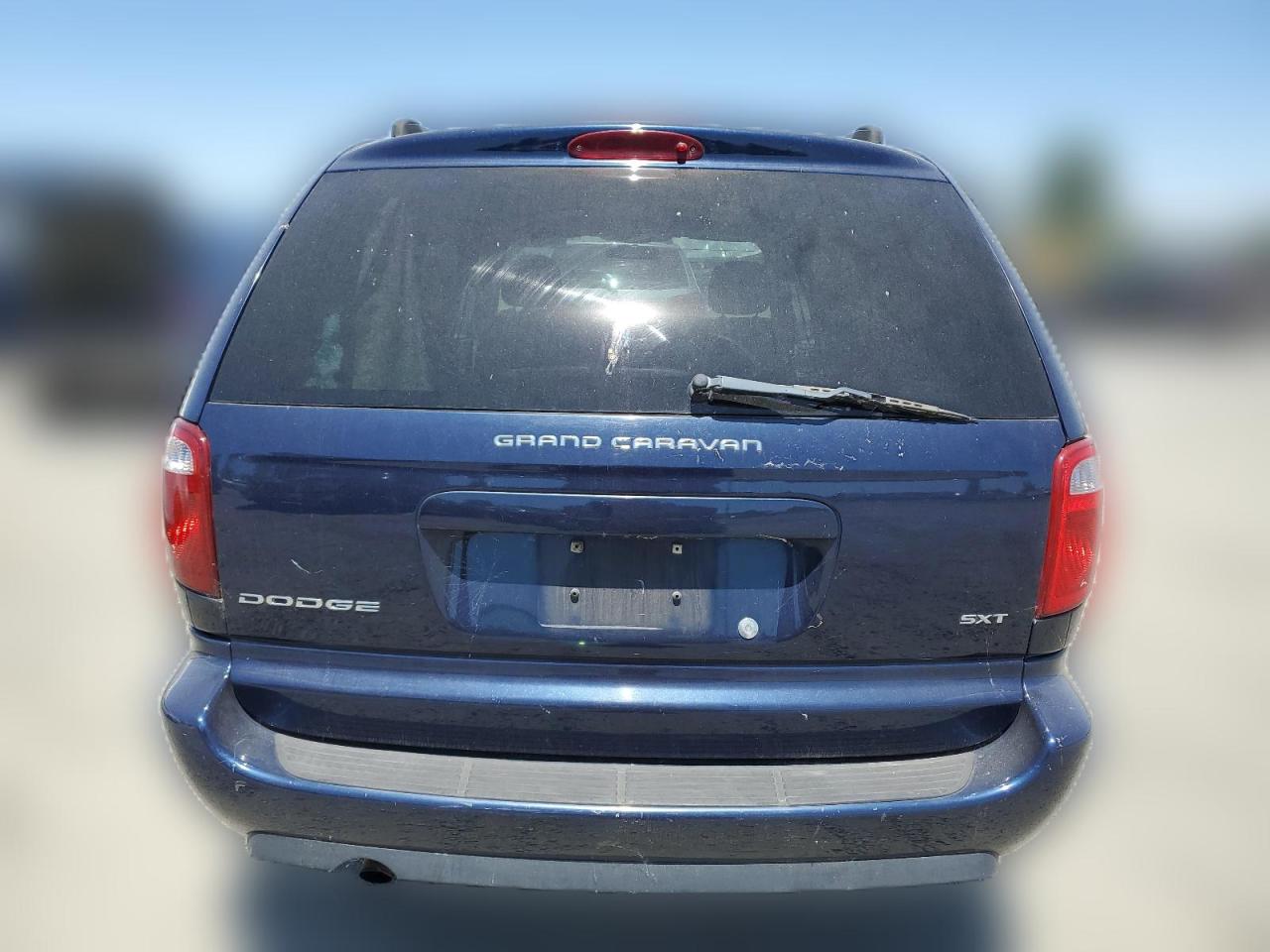 2005 Dodge Grand Caravan Sxt VIN: 2D4GP44L15R354356 Lot: 62366384