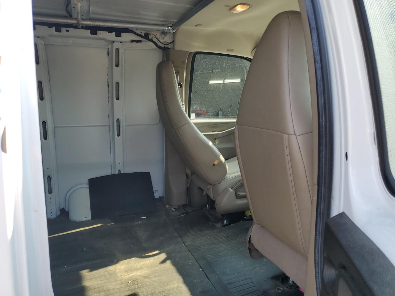 2017 Chevrolet Express G2500 VIN: 1GCWGAFF1H1290052 Lot: 64233974