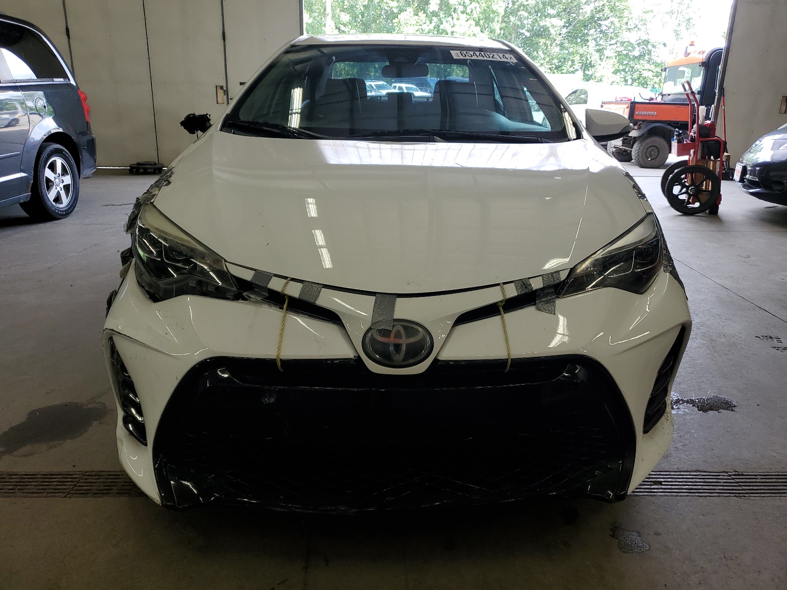 2018 Toyota Corolla L vin: 5YFBURHE6JP825095