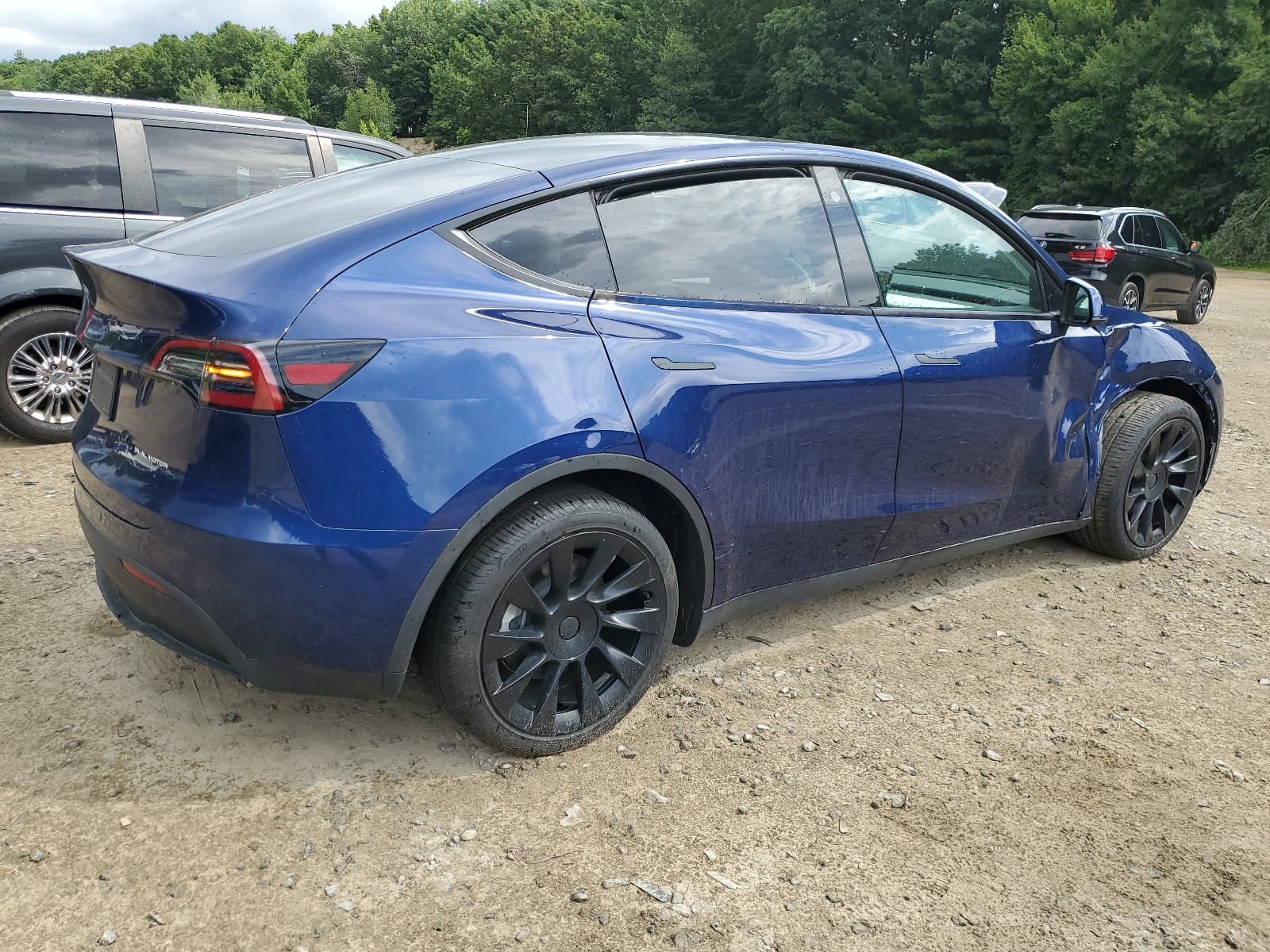 2023 Tesla Model Y vin: 7SAYGAEE5PF695051