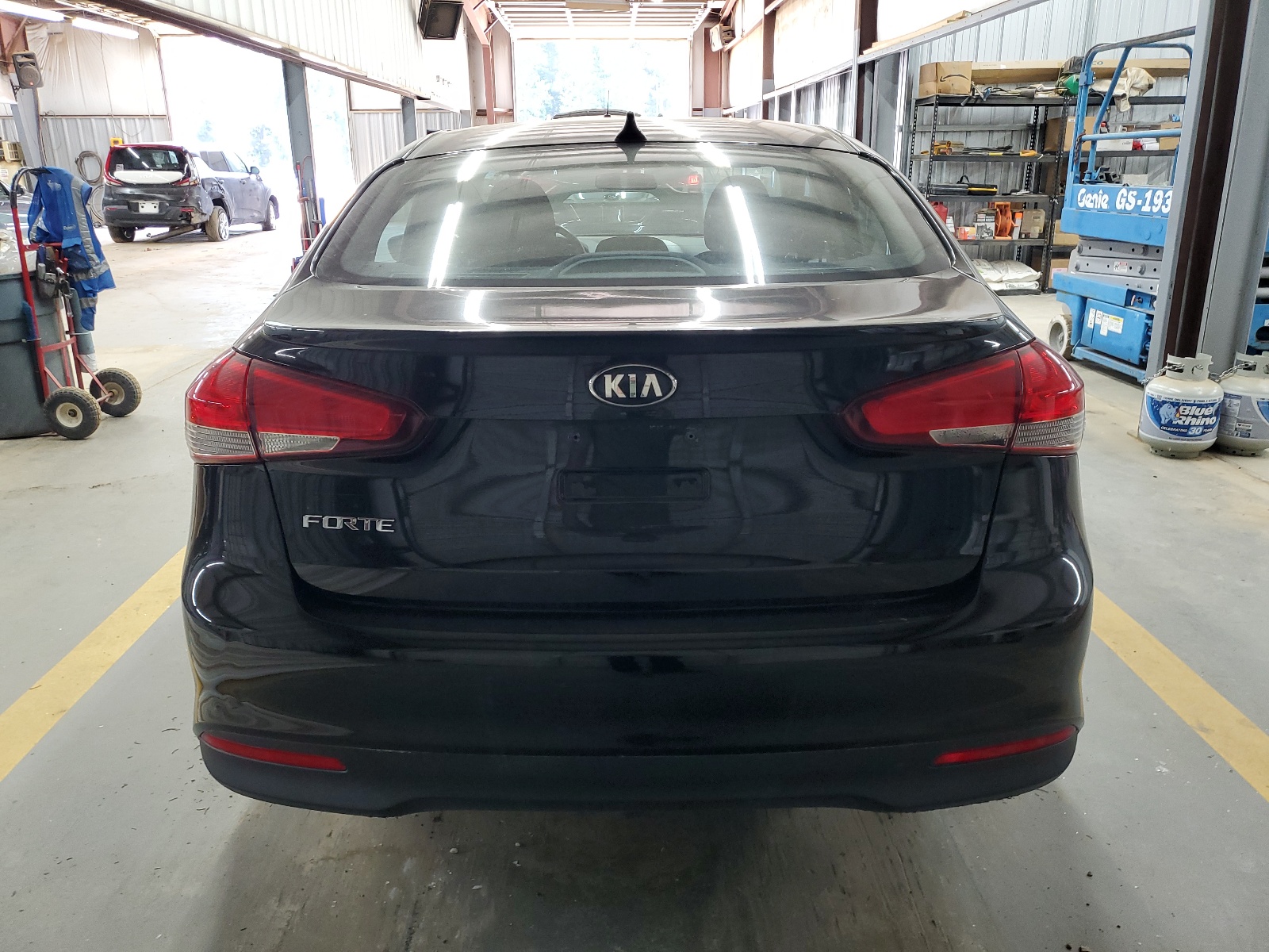 2018 Kia Forte Lx vin: 3KPFK4A79JE178795