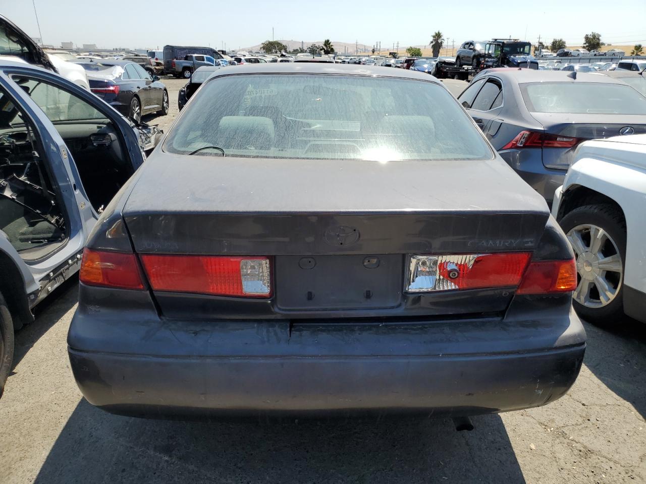 2000 Toyota Camry Ce VIN: JT2BF22K5Y0237055 Lot: 61104704